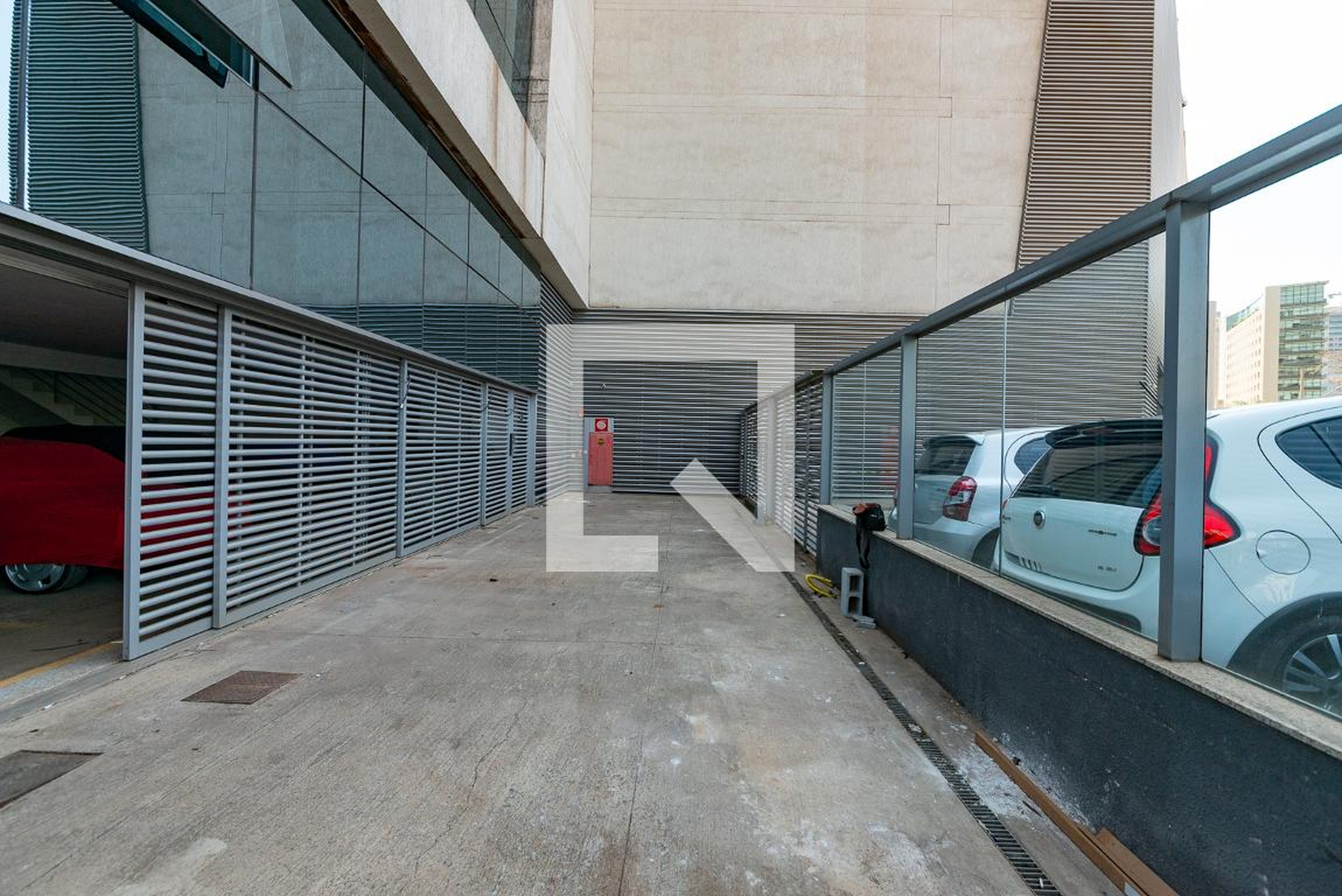 Entrada Condomínio em Alameda Oscar Niemeyer, 132