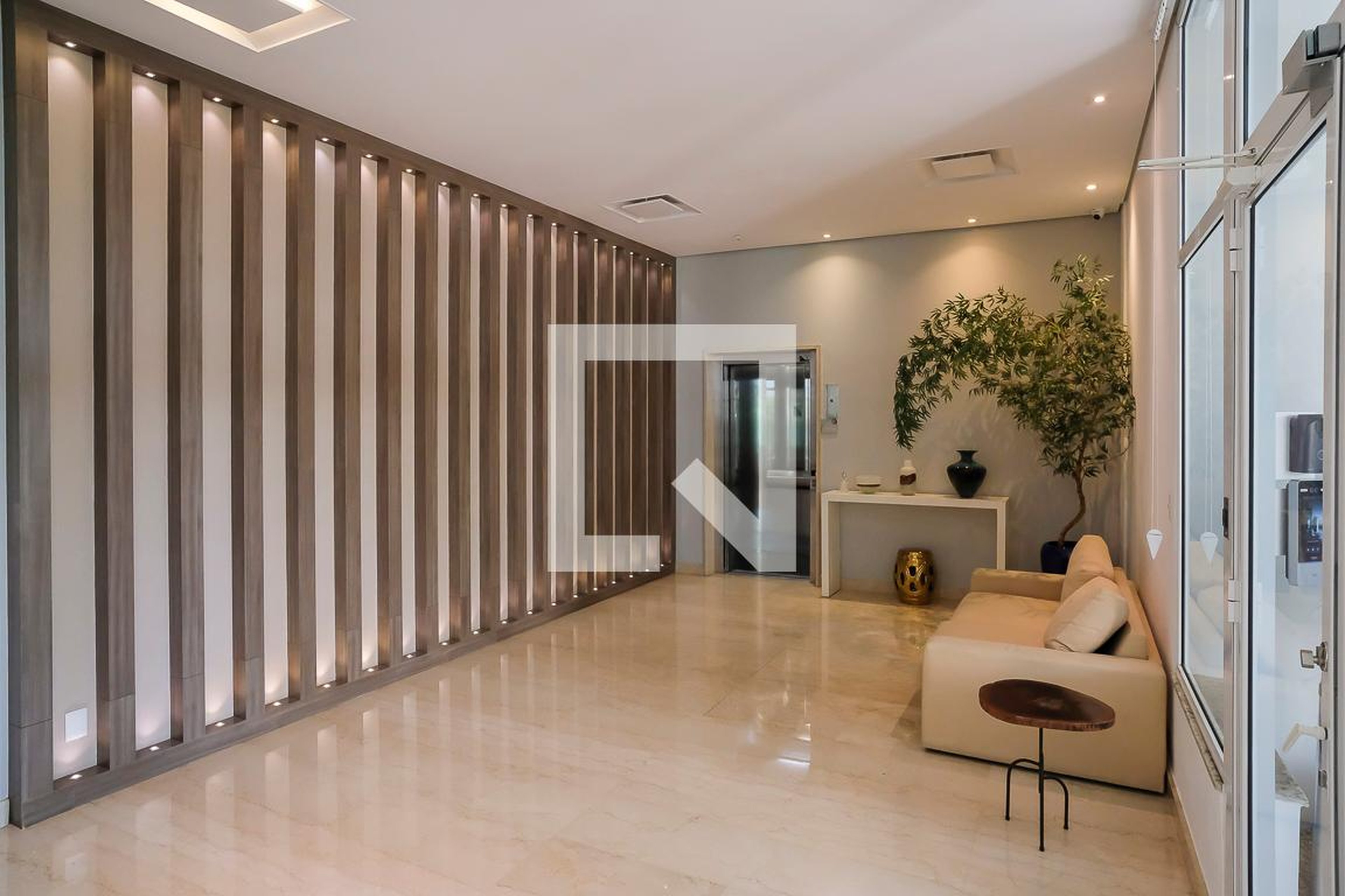 Hall de entrada Condomínio em Rua Rafael Corrêa Sampaio, 372