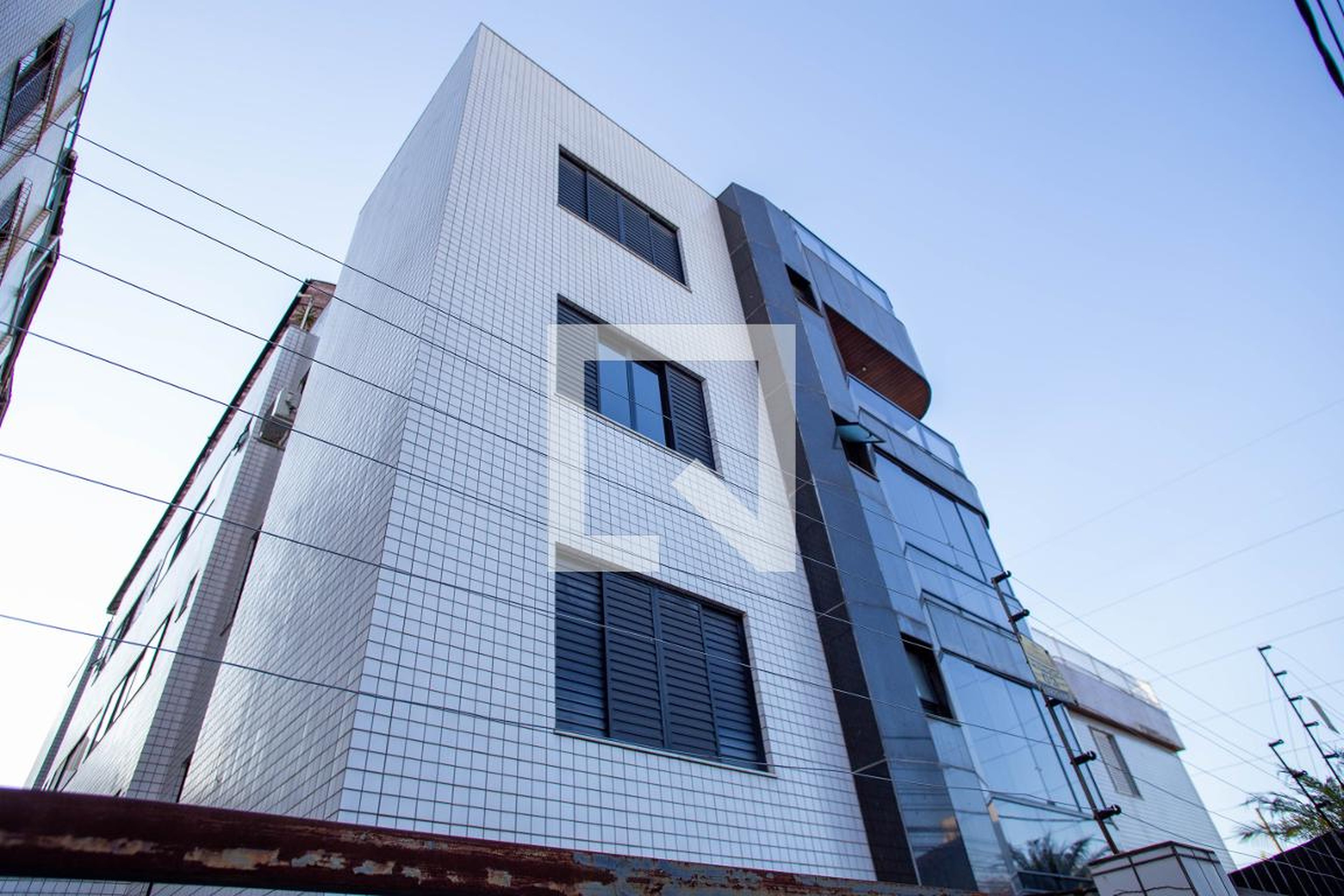 Fachada Condomínio em Rua José Barsand de Leucas, 273
