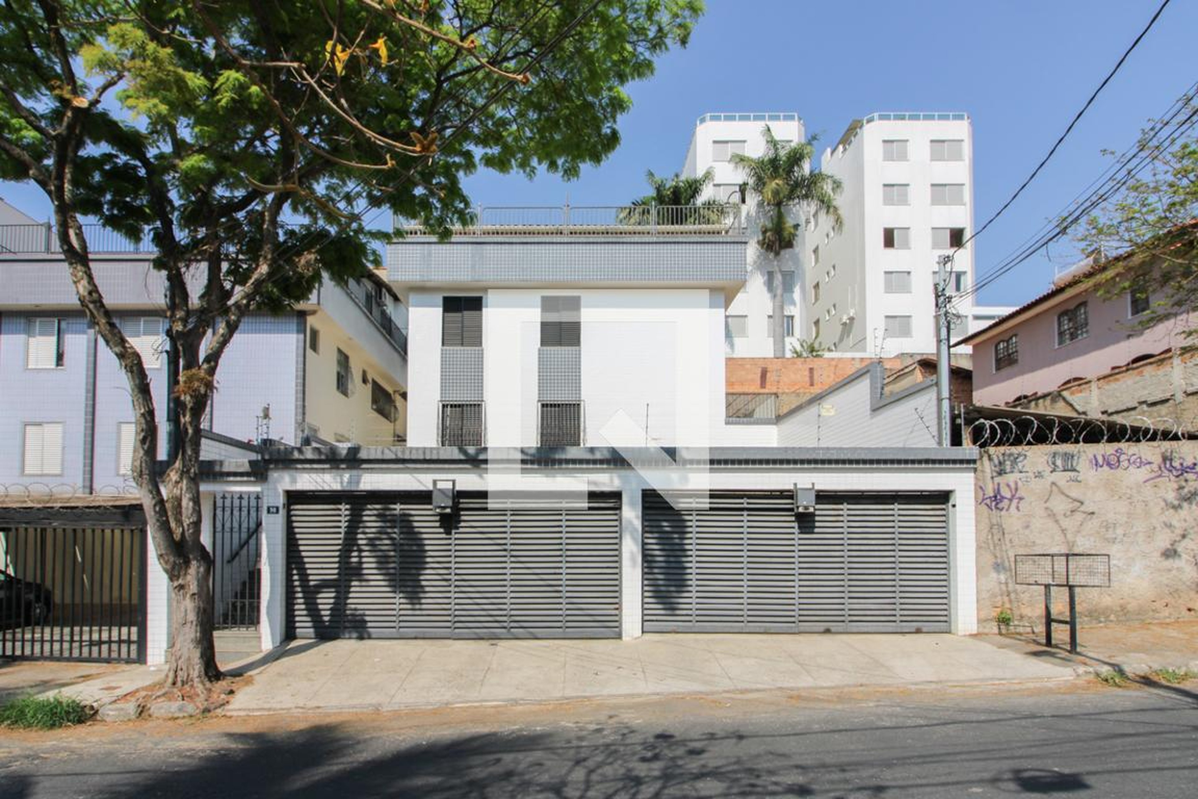 Fachada Condomínio em Rua Ana Vaz de Melo, 90