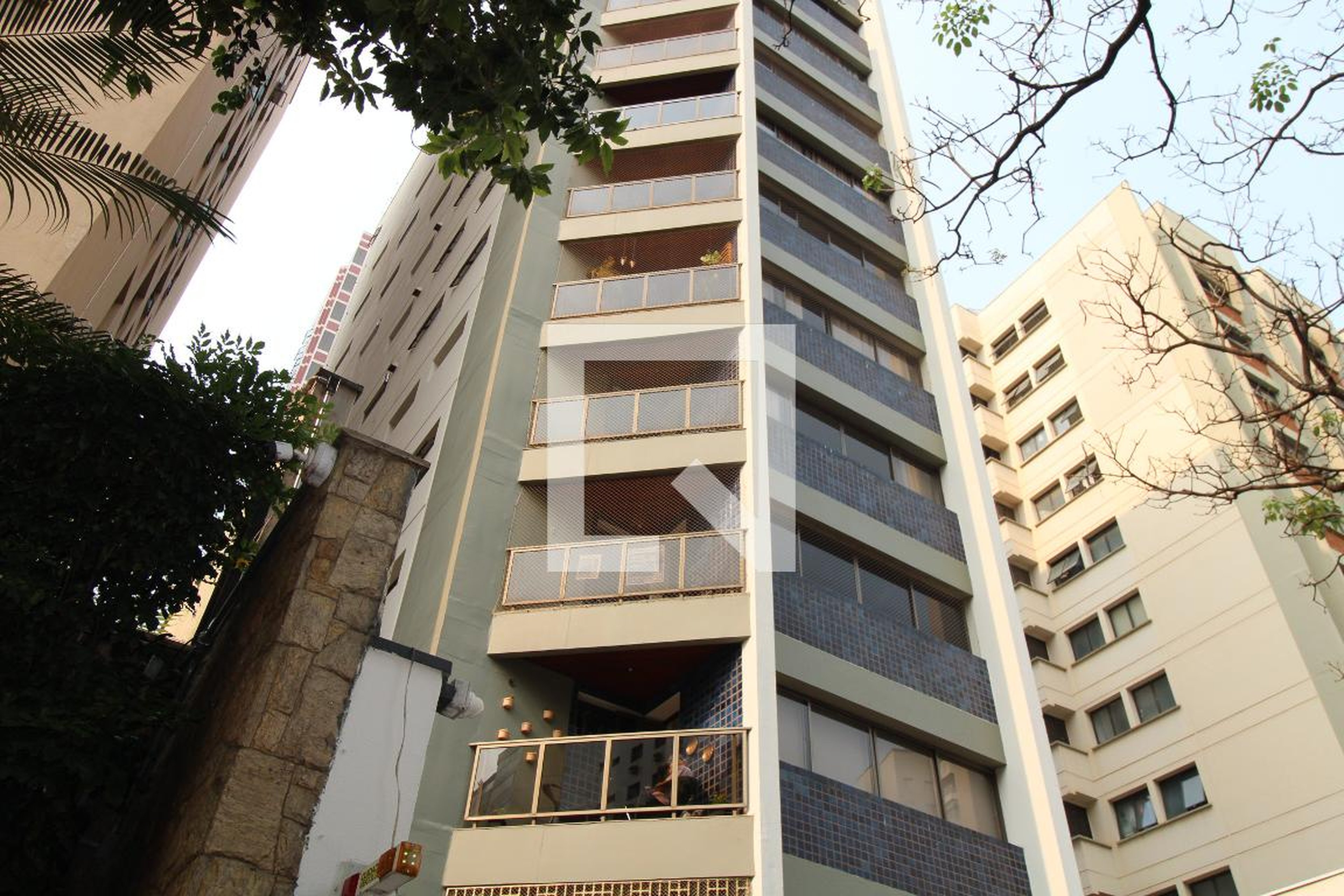 Fachada Condomínio em Rua Doutor Guilherme da Silva, 56