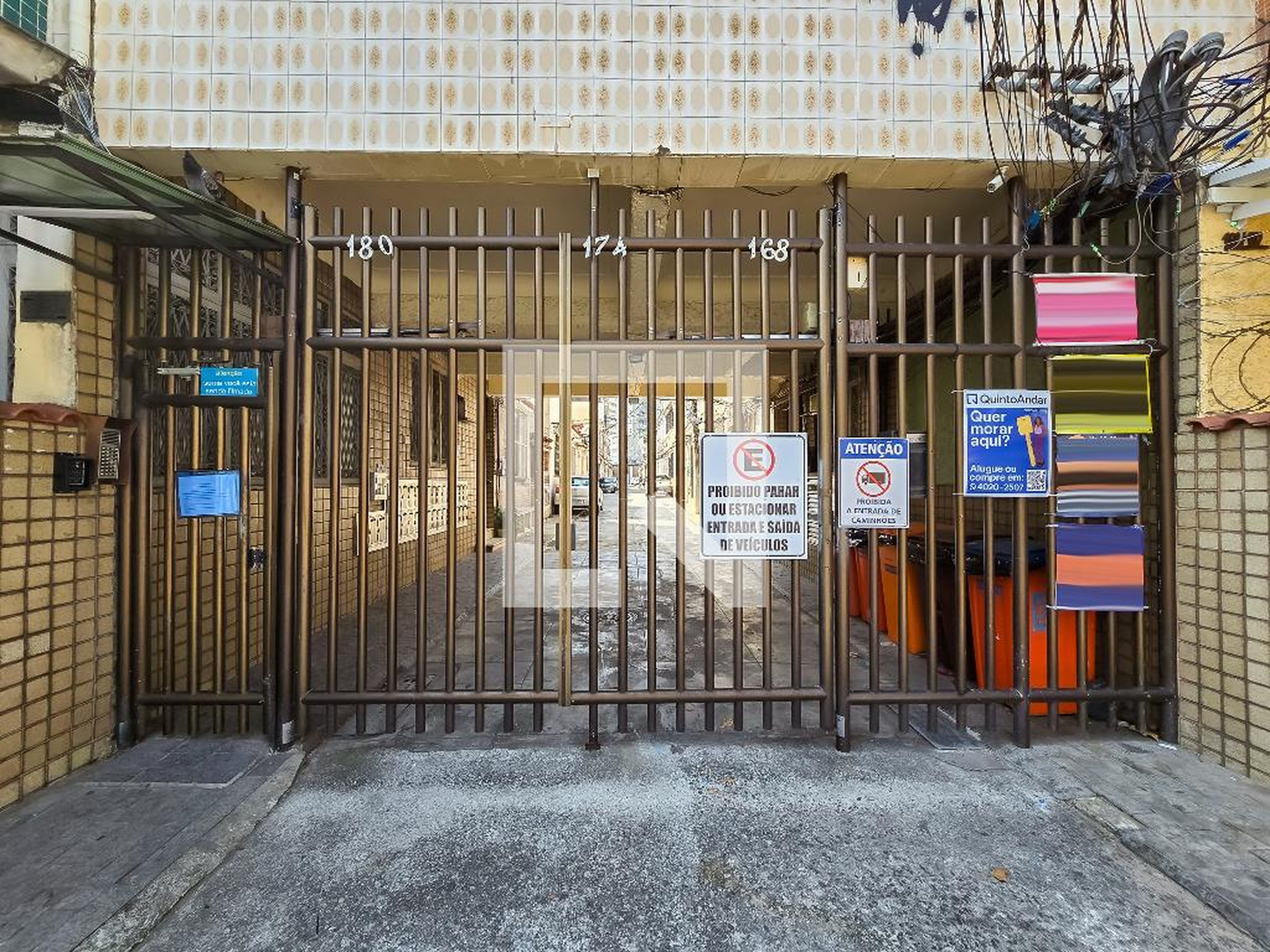 Fachada do Condomínio Condomínio Vila Rosa