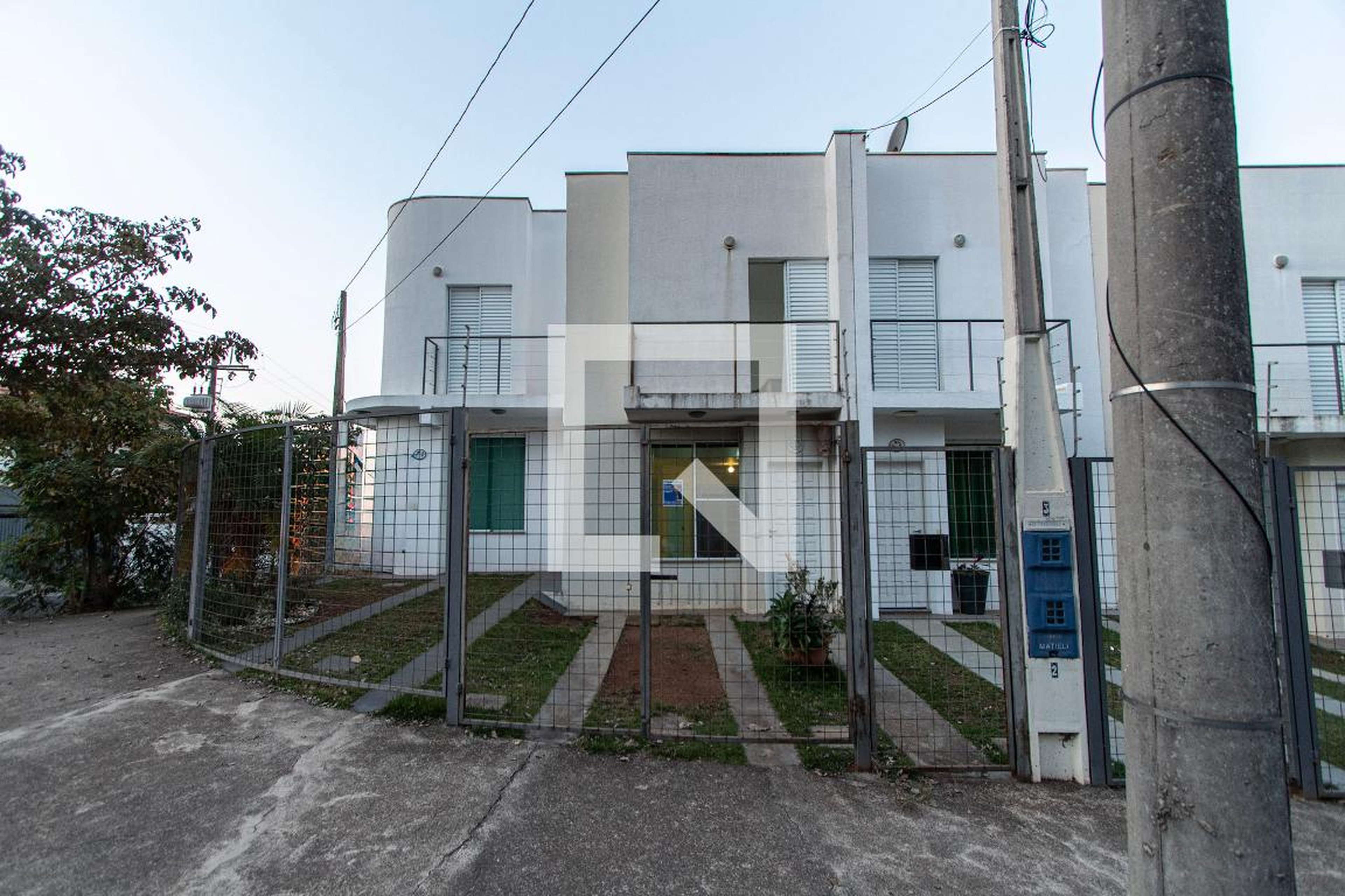 Fachada Condomínio em Rua Victória Sacker Reze, 273