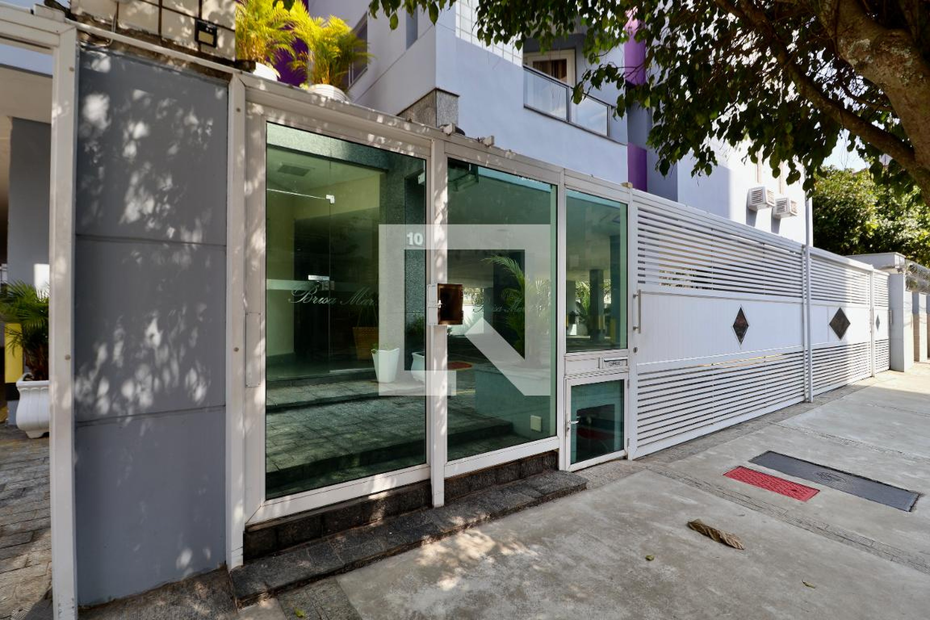 Fachada Condomínio em Rua Dois de Junho, 108