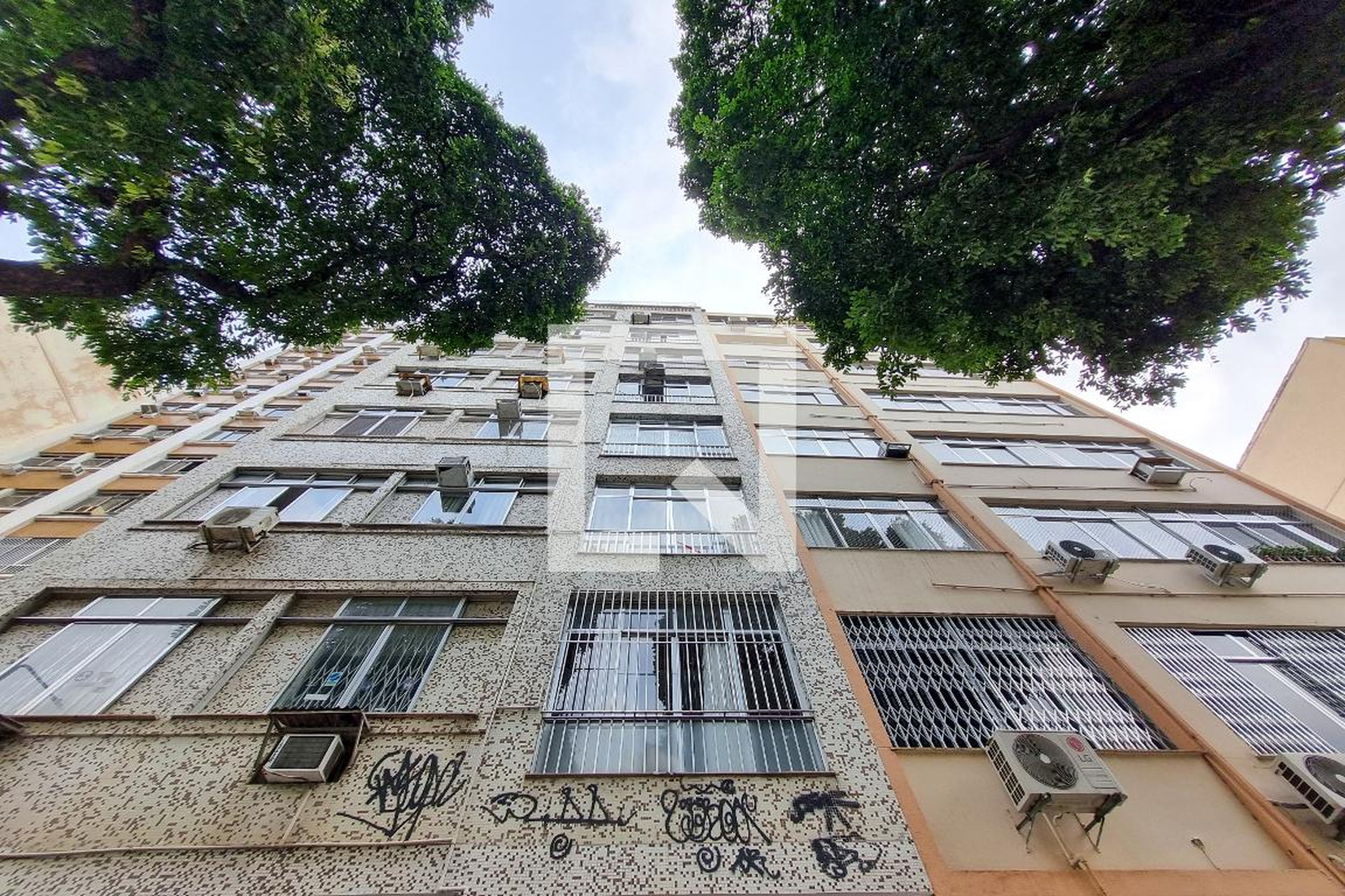 Fachada Condomínio em Rua Conde de Bonfim, 494