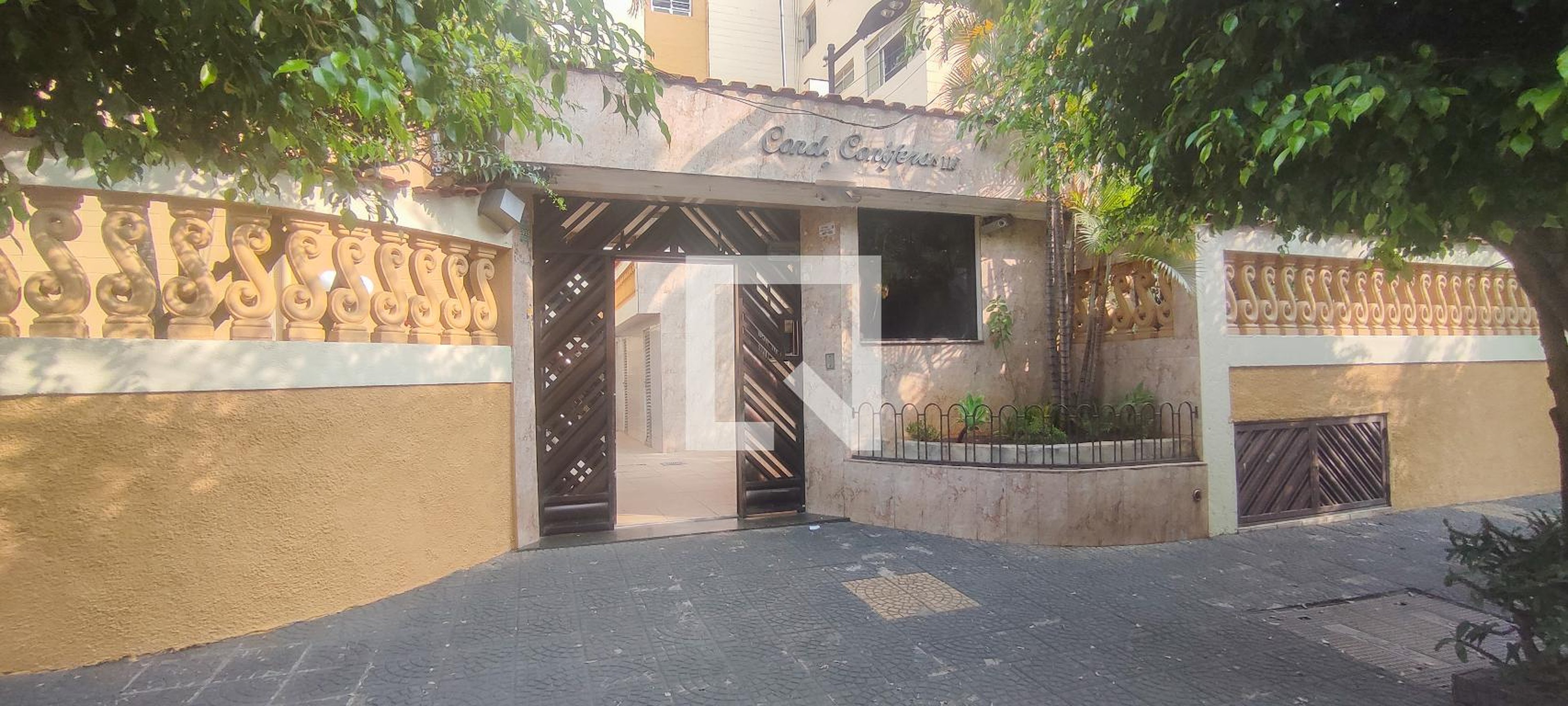 Fachada Condomínio Coniferas III