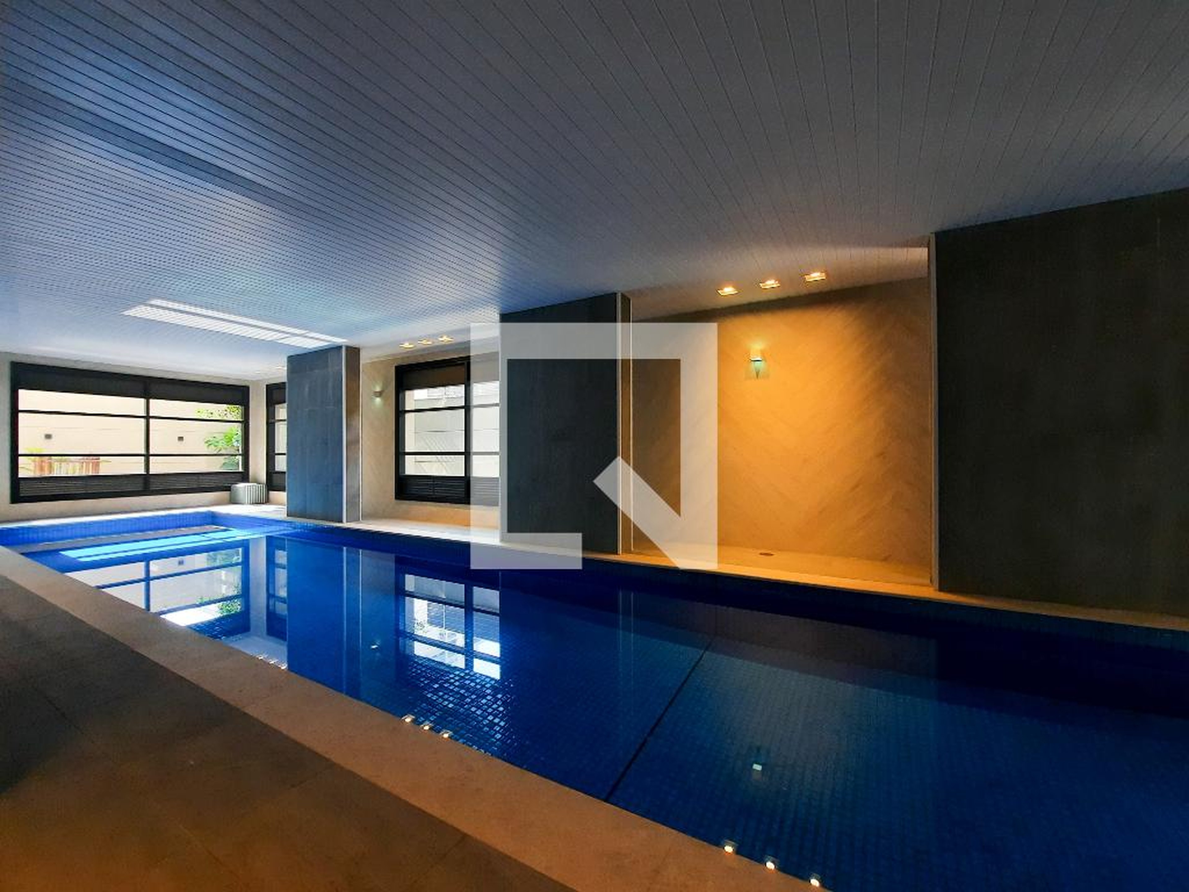 Piscina Coberta - 1300 Jurupis