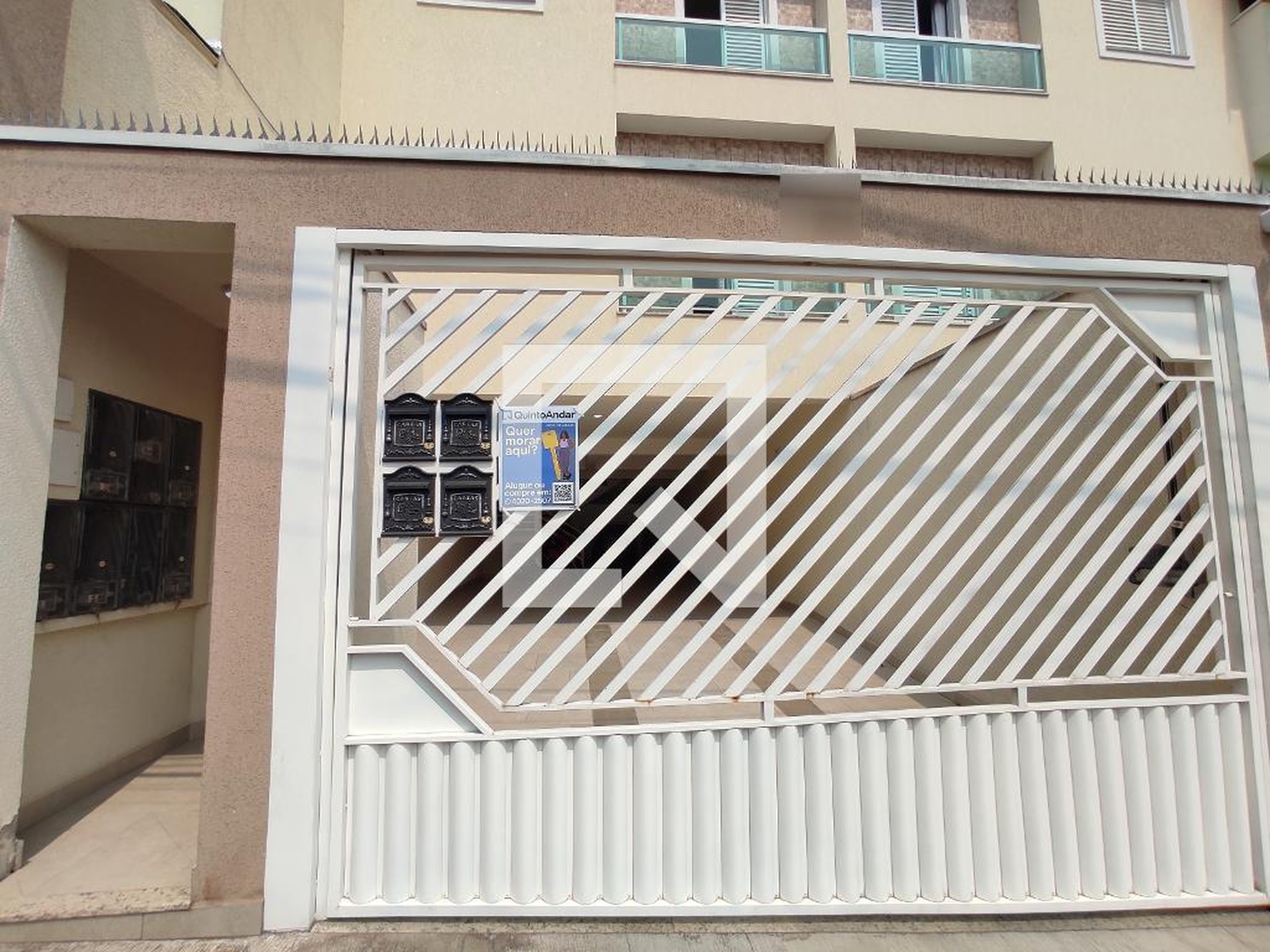 Fachada Condomínio em Rua Tomás Antônio Gonzaga, 102