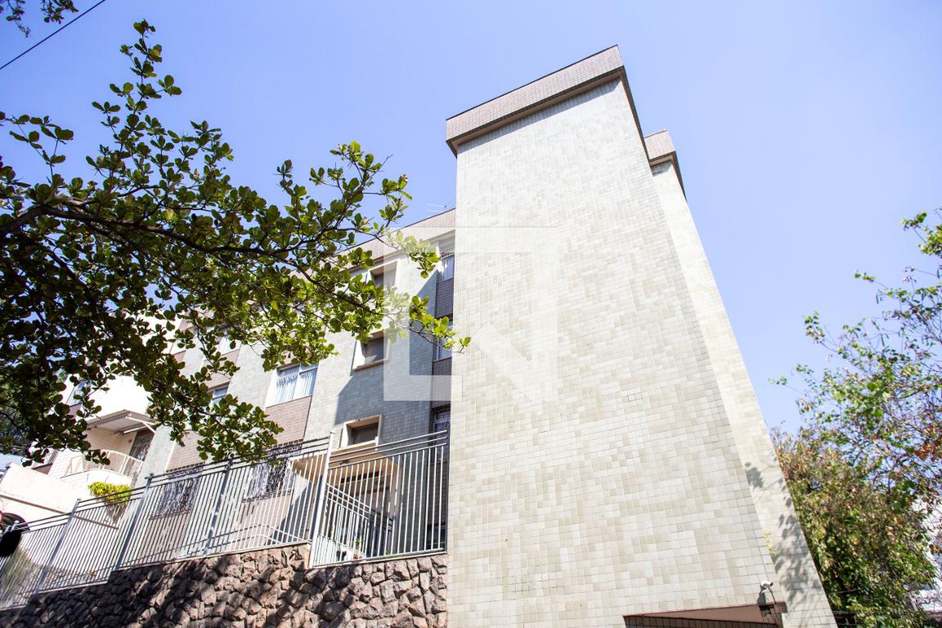 Fachada Condomínio em Rua Mangabeira, 223