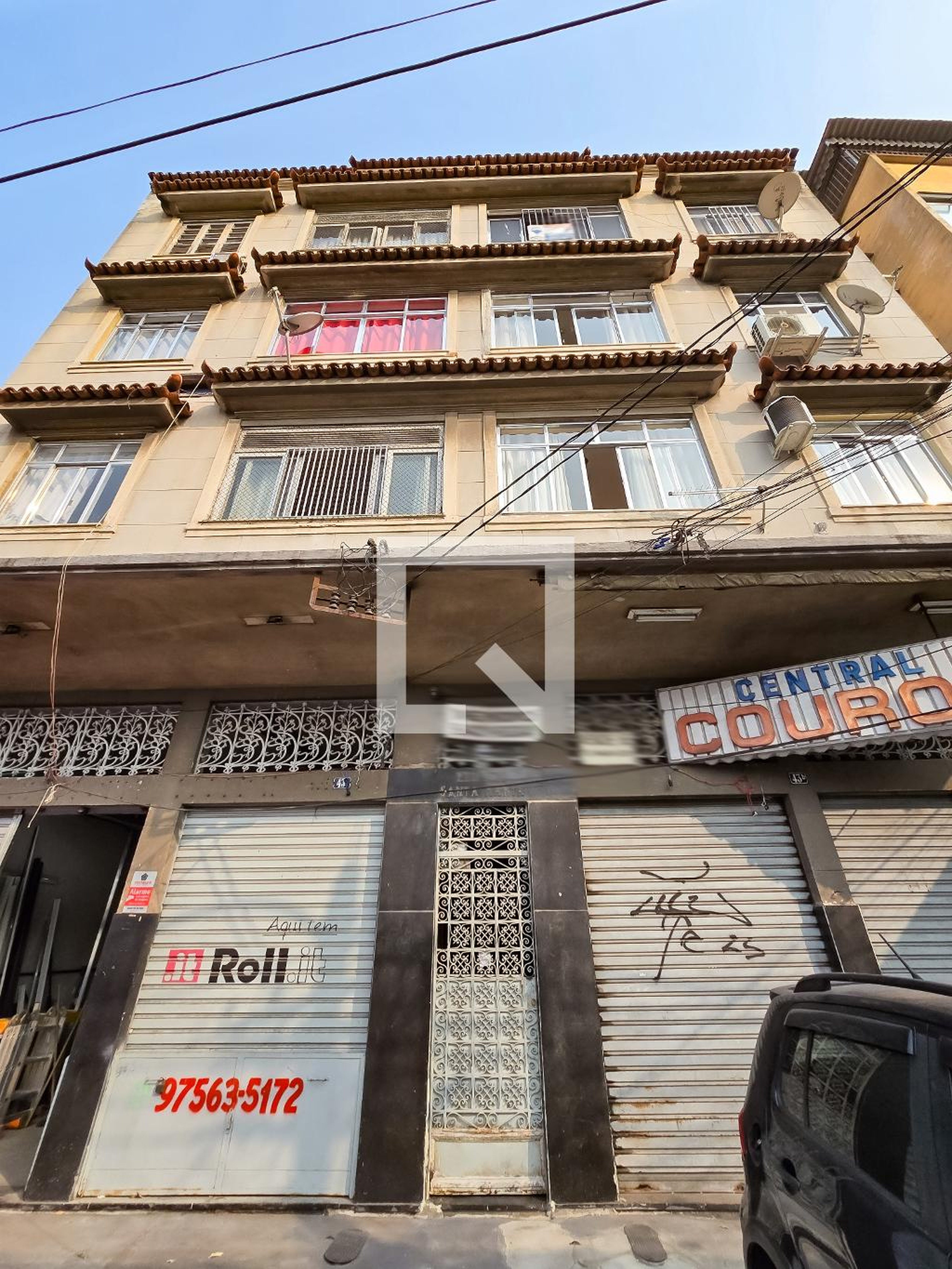 Fachada do Prédio Condomínio em Rua Alcina, 43