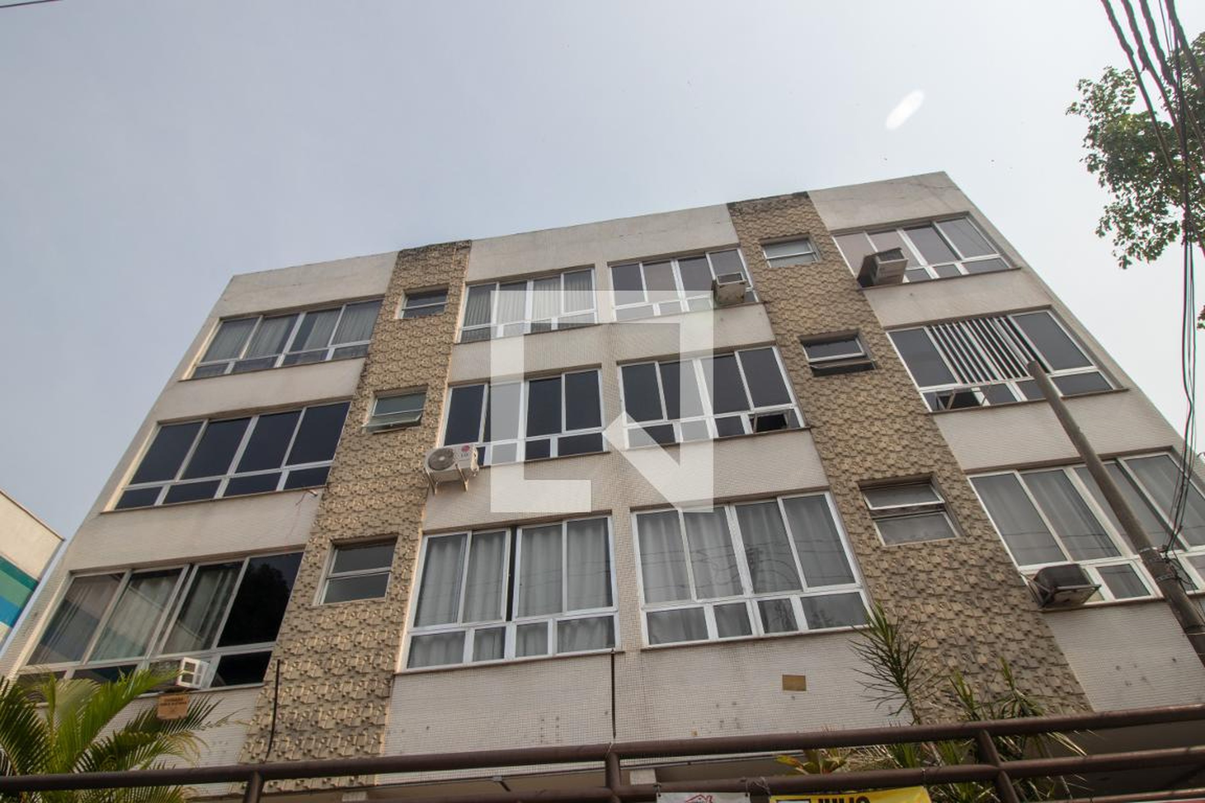 Fachada Condomínio em Estrada do Galeão, 2029