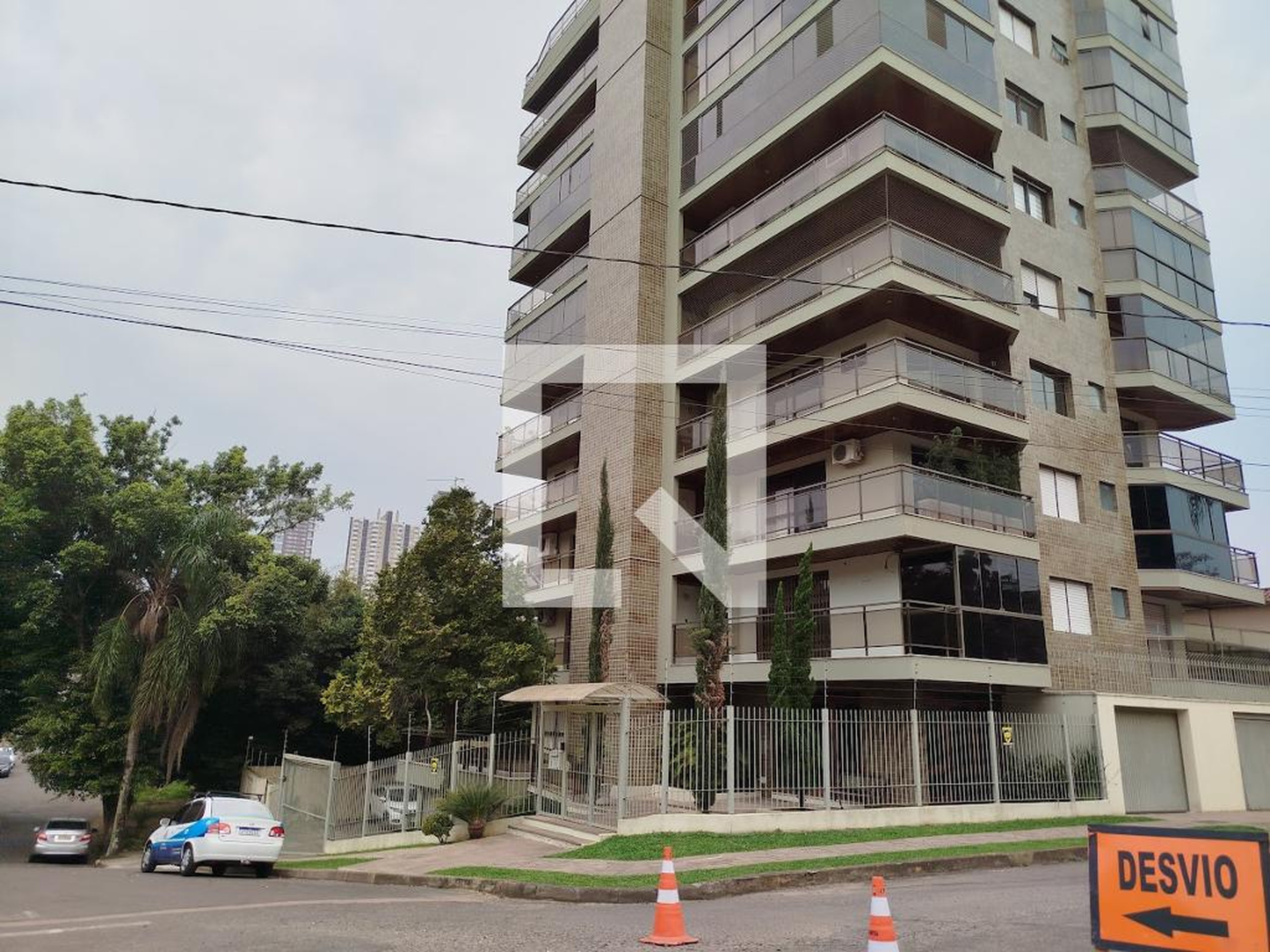 Fachada Condomínio em Rua Santos Pedroso, 570