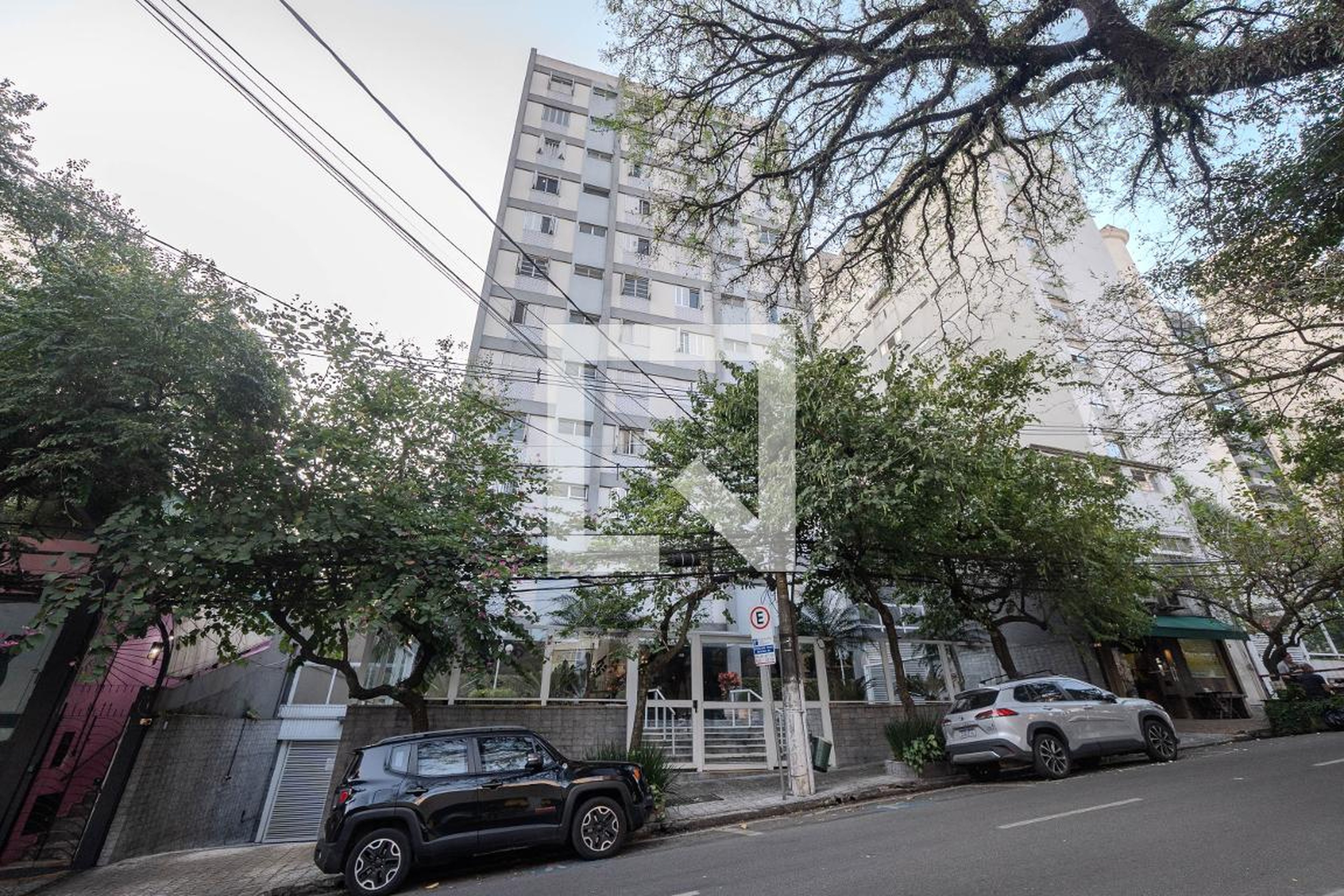 Fachada Condomínio em Rua Bela Cintra, 642