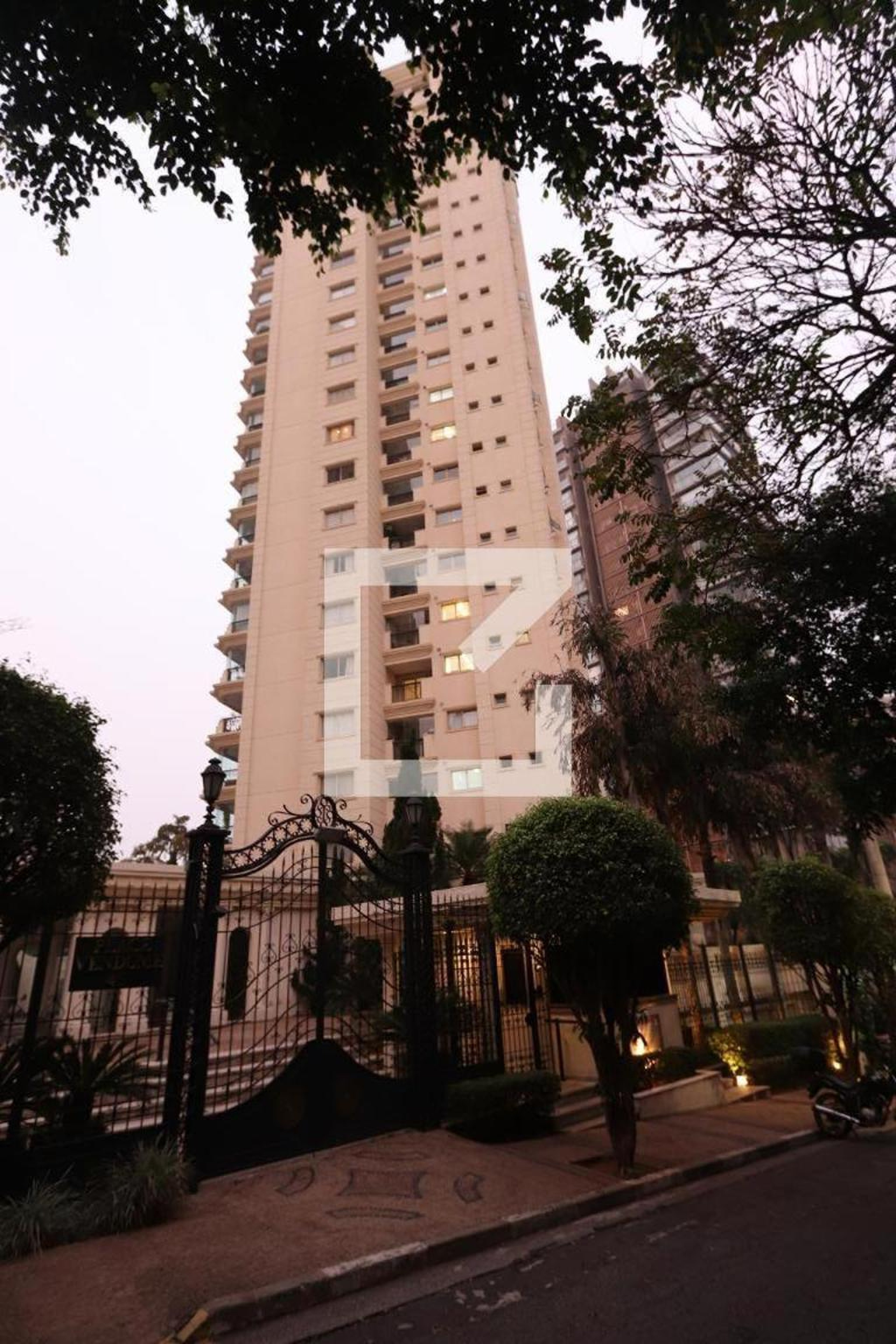 Fachada do Prédio Condomínio Place Vendome