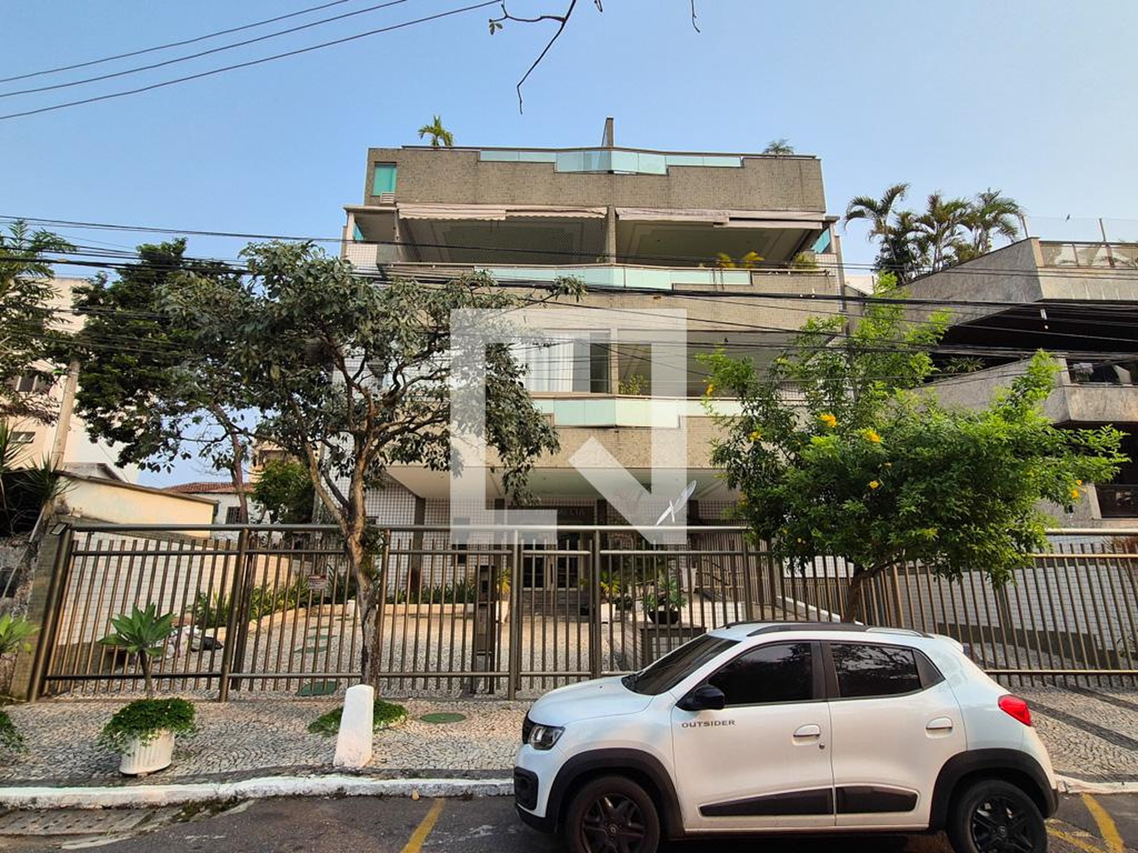 Fachada do Prédio Condomínio em Rua Jorge Emílio Fontenele, 255