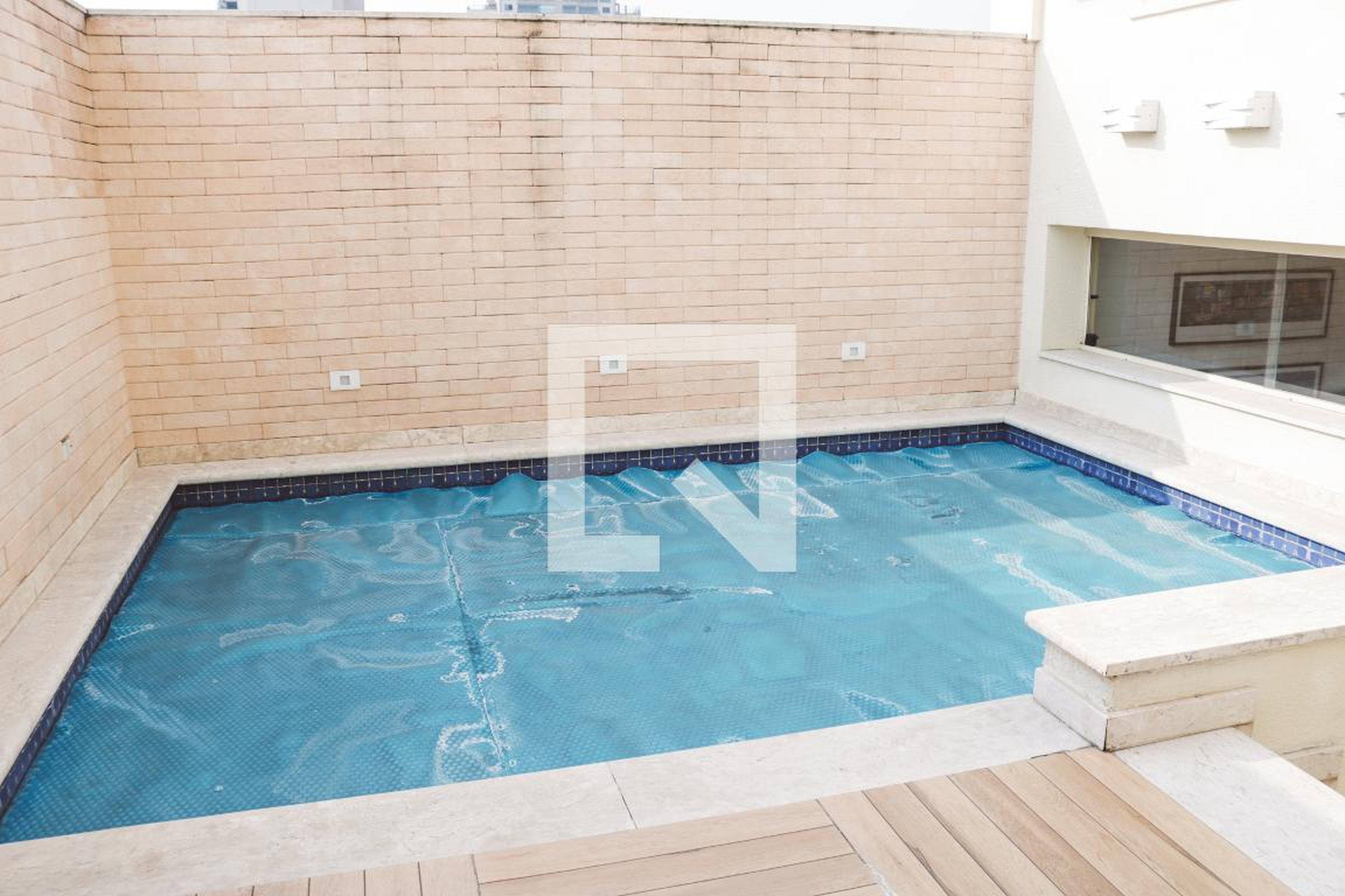 Piscina - Edifício Piazza San Matteo