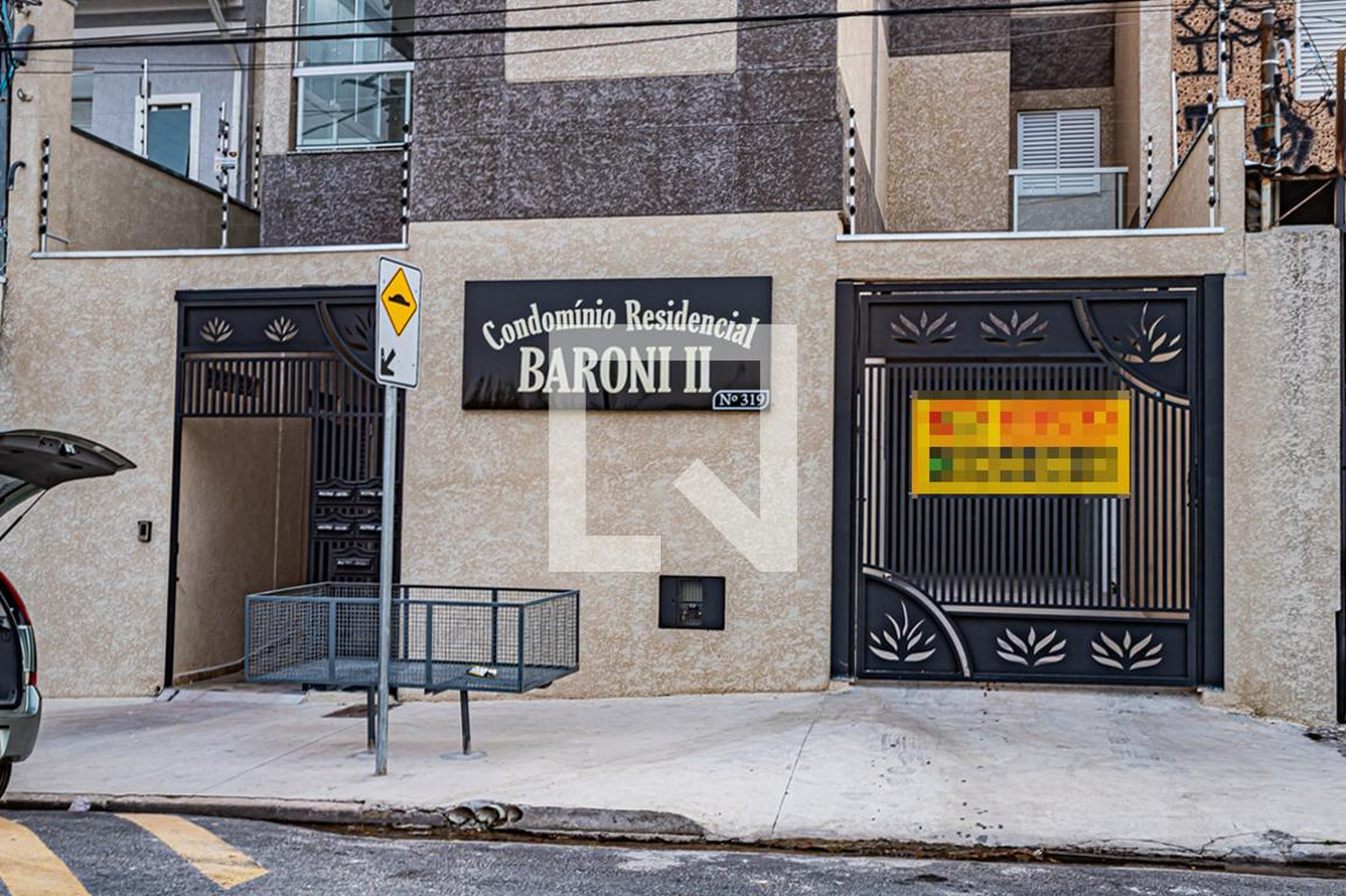 Fachada Condomínio em Rua General Lauro Cavalcanti de Farias, 316