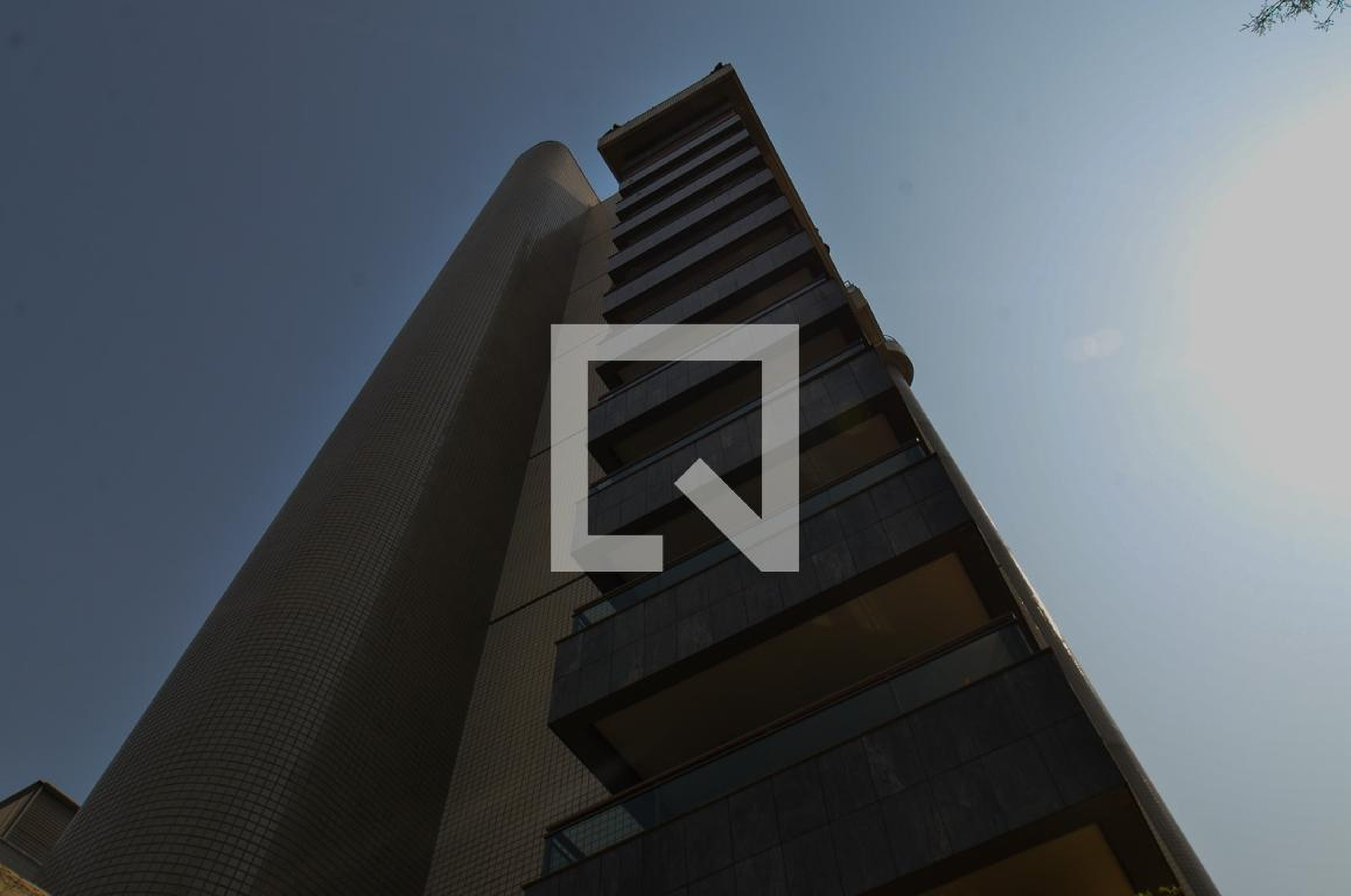 Fachada Condomínio em Rua Cristina, 1338