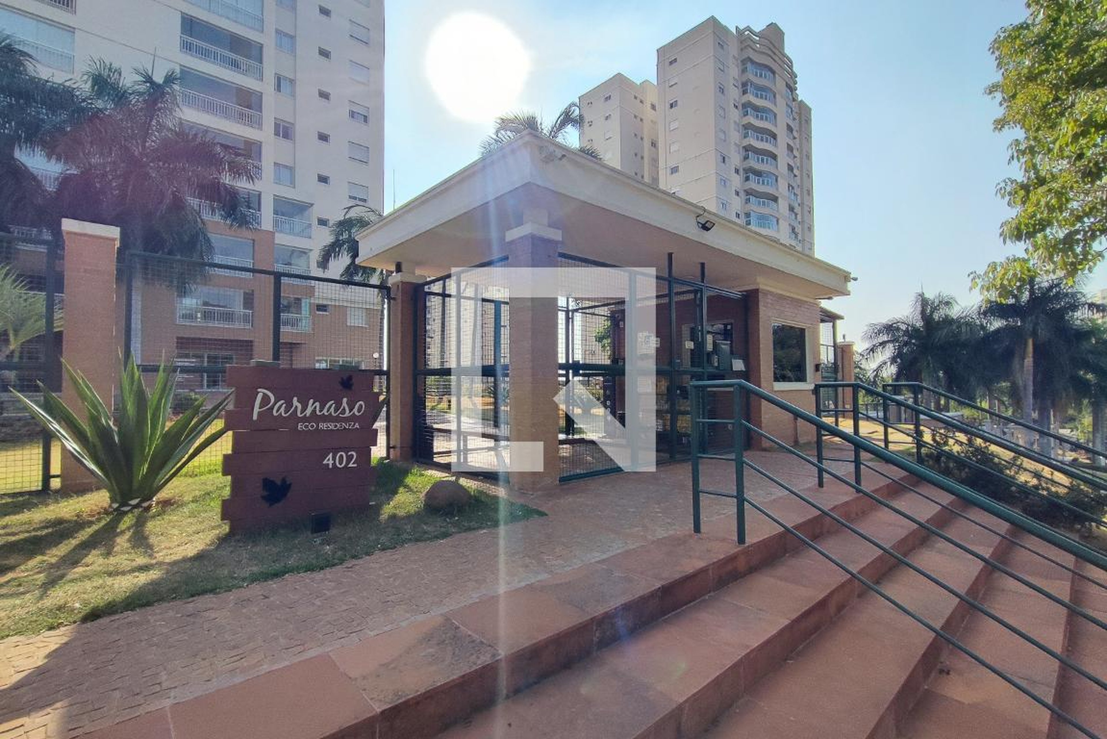 Fachada do Condomínio Condomínio Parnaso