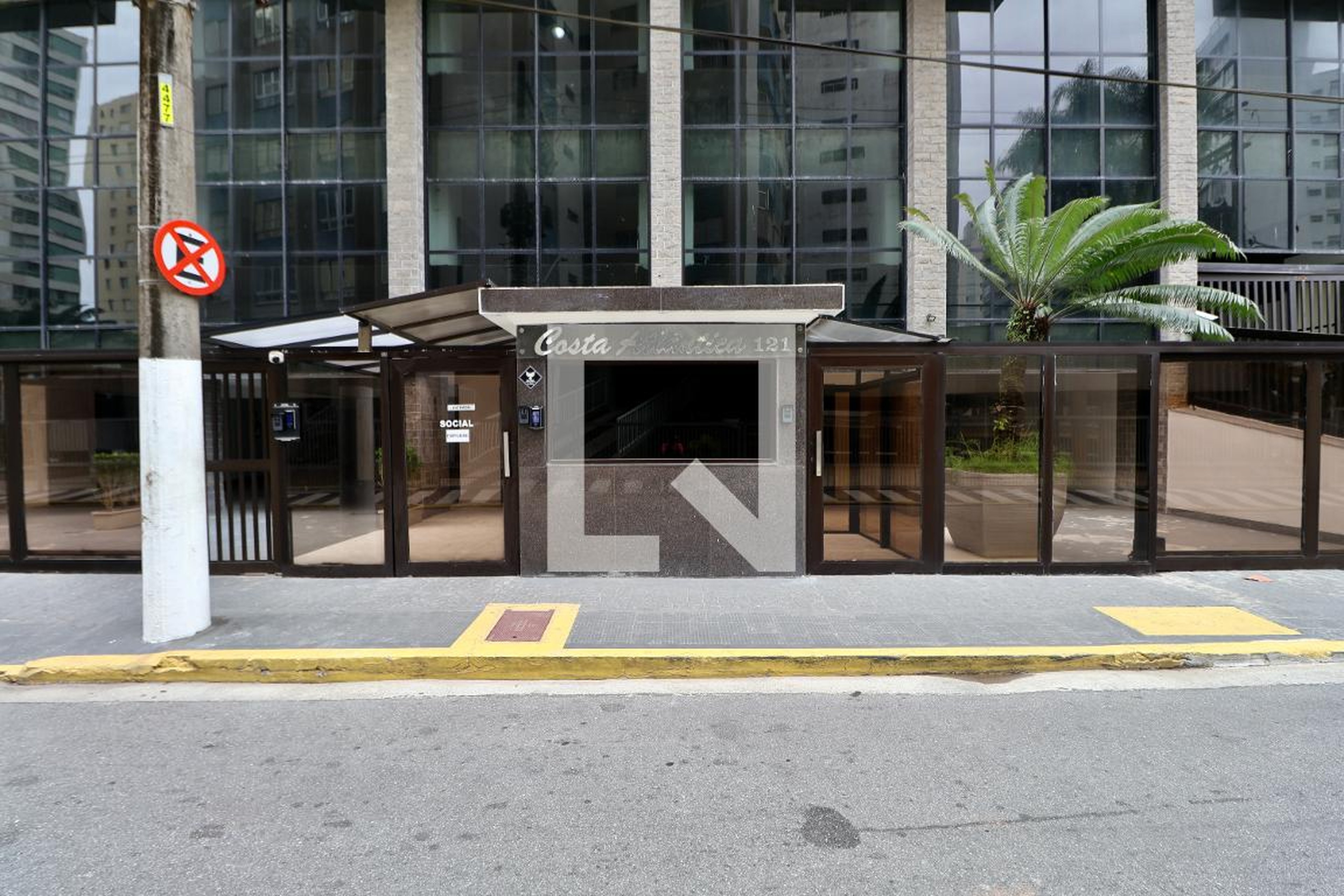 Fachada Condomínio em Rua Cubatão, 125