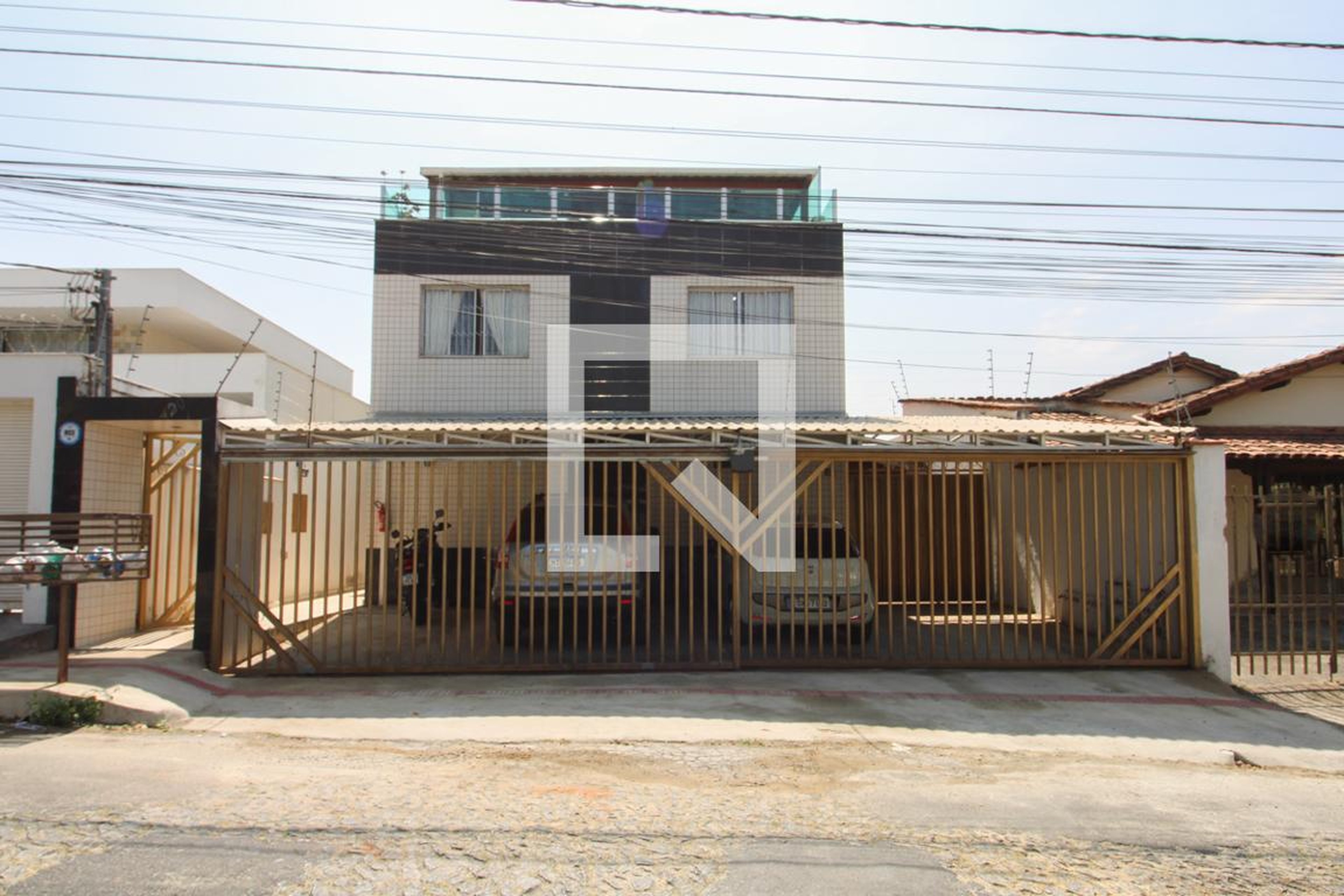 Fachada Condomínio em Rua Miguel Augusto da Silva, 420