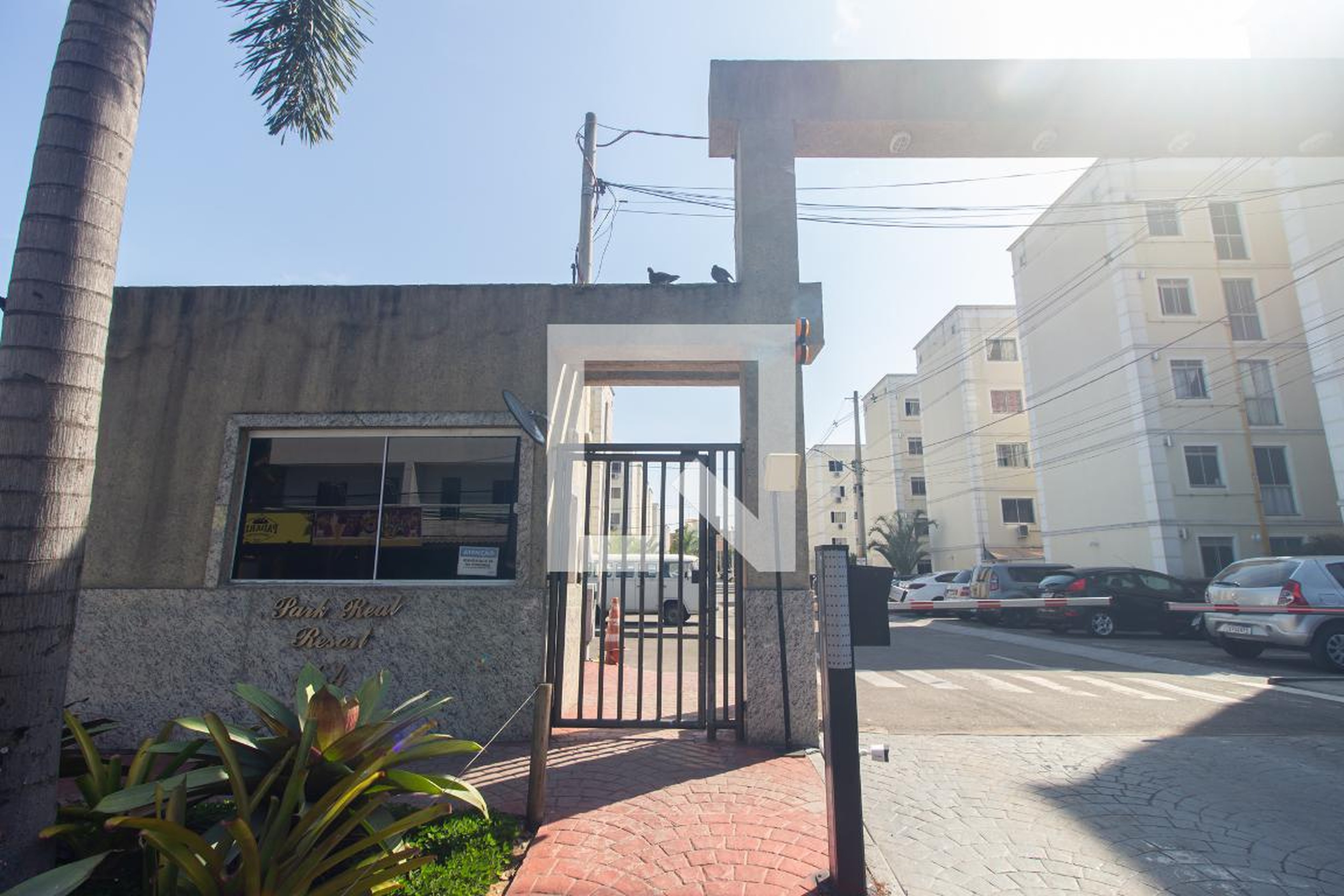 Fachada do condomínio Condomínio em Rua das Amendoeiras, 162