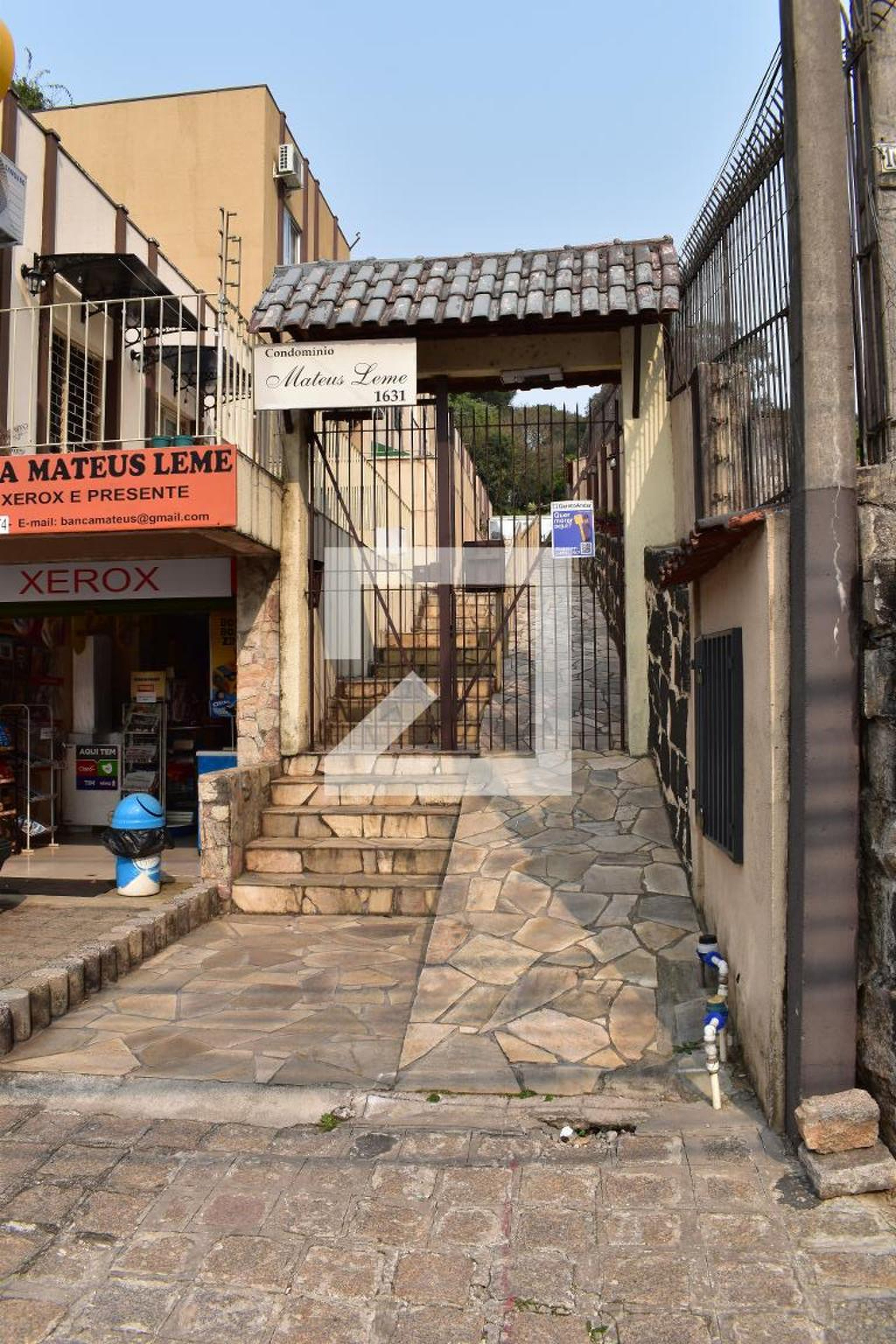 Fachada do condomínio Condomínio em Rua Mateus Leme, 1631