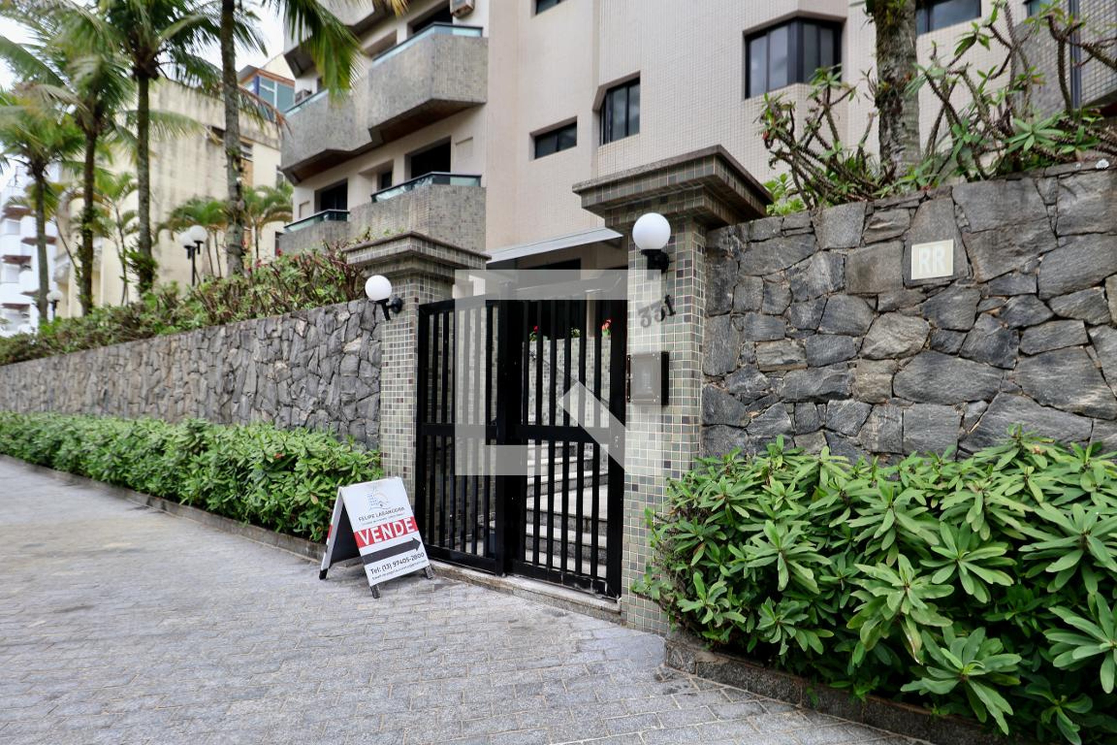 Fachada Condomínio em Rua Ignácio Miguel Estefno, 331