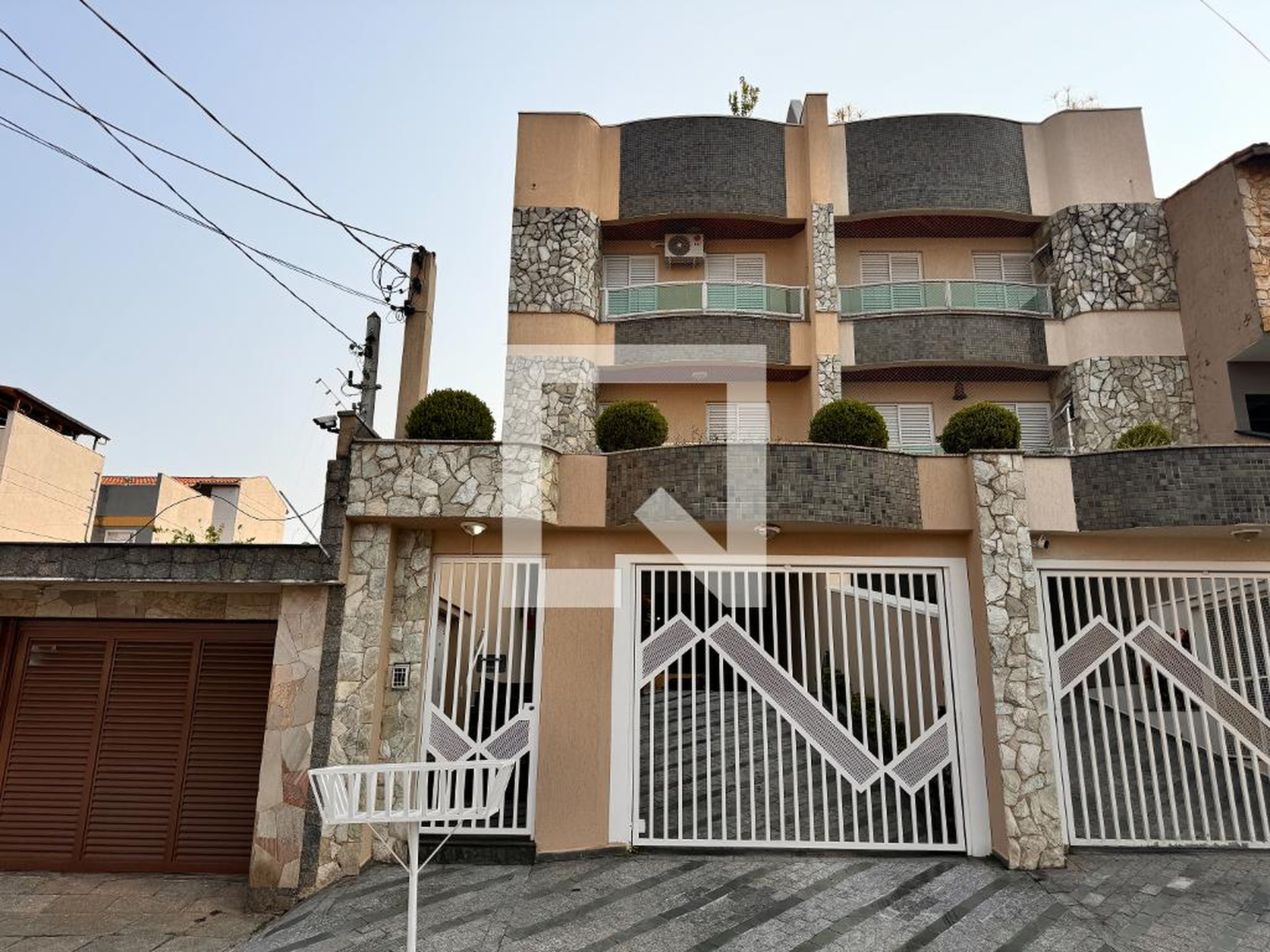 Fachada Condomínio em Rua Iguaçu, 145