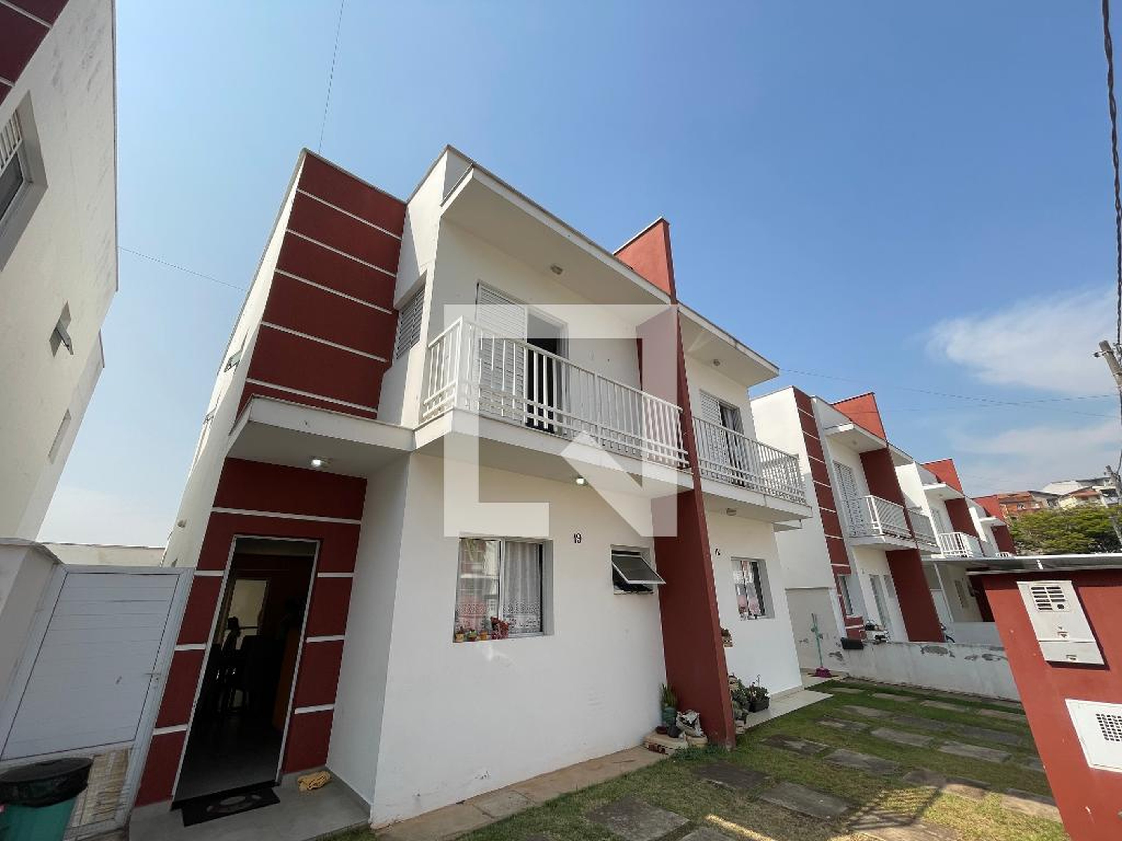 Fachada Condomínio em Rua Adelino Martins, 832