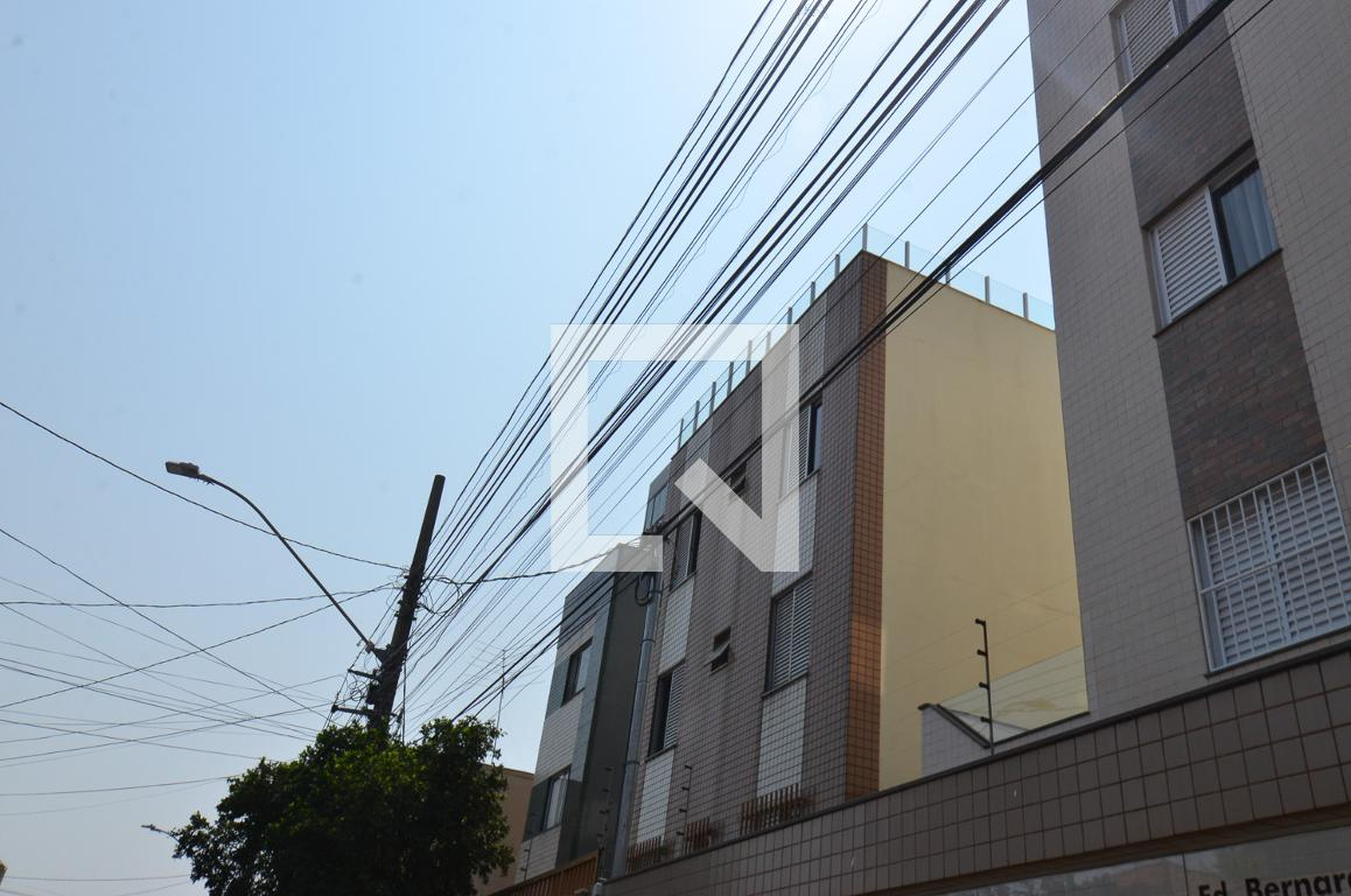 Fachada Condomínio em Rua Itaúna, 354