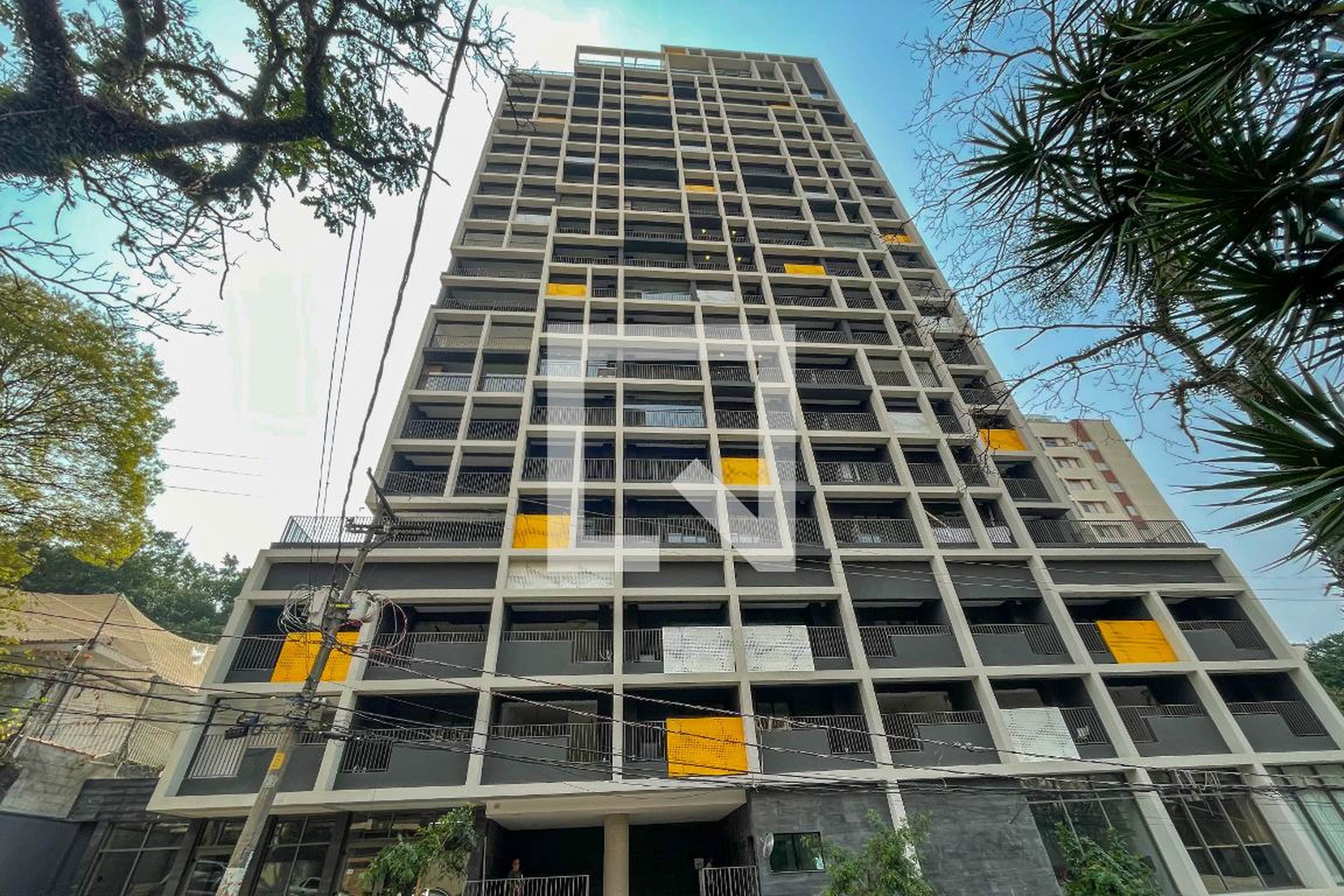 Fachada Condomínio em Rua Cristiano Viana, 1564