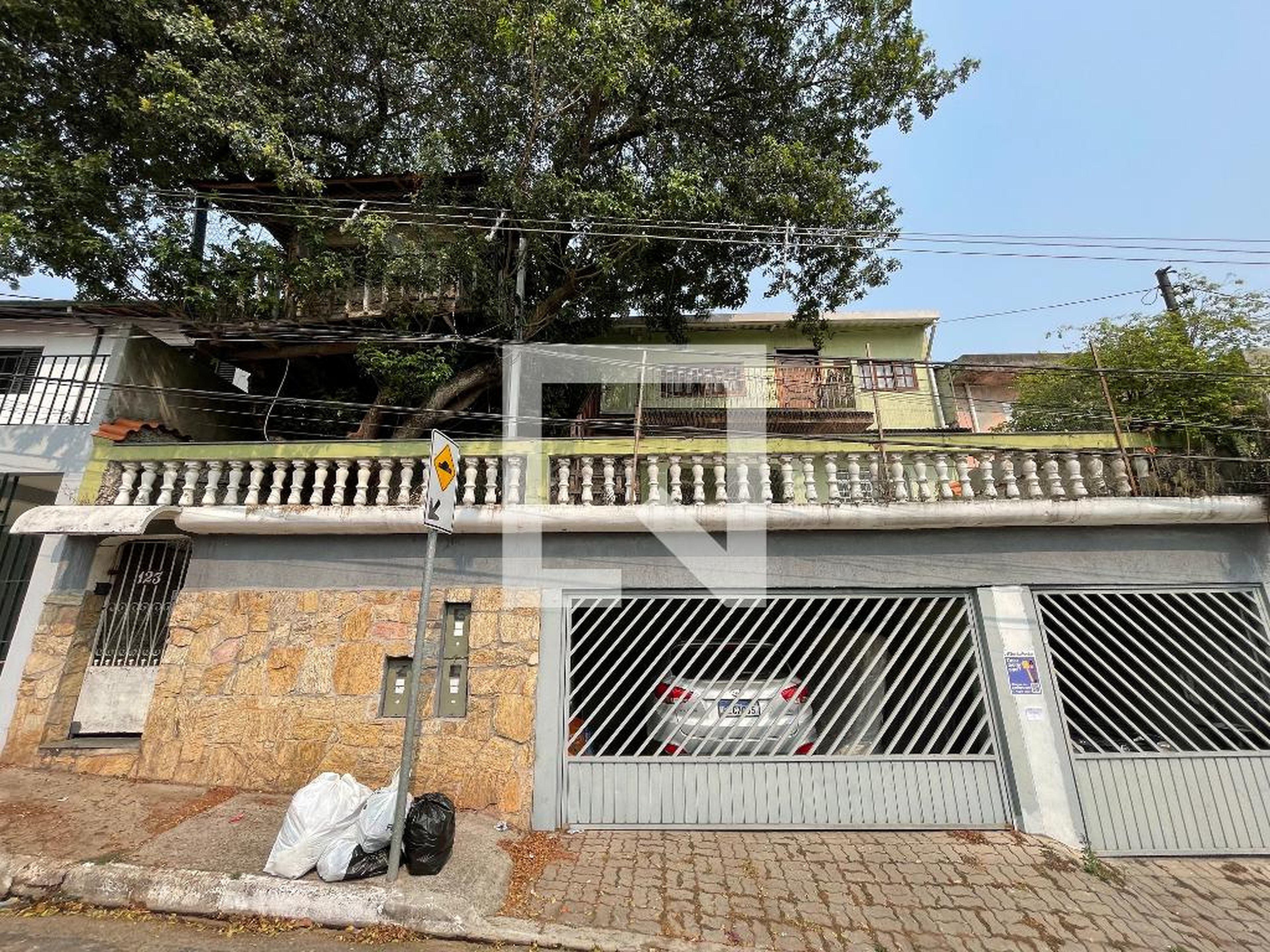 Fachada Condomínio em Rua Francisco Correia Dutra, 123