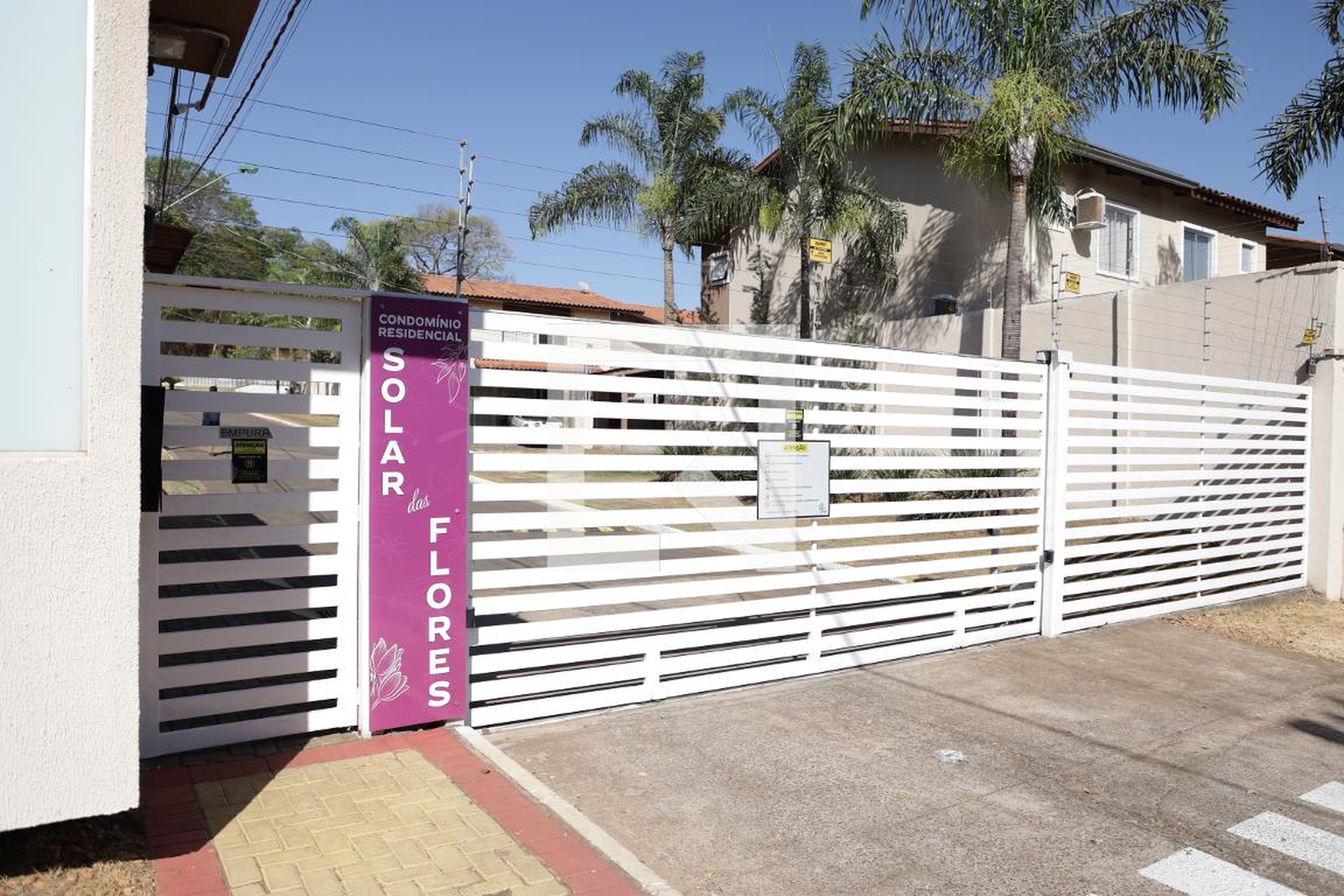 Fachada Condomínio em Rua Cv Vinte e Quatro, 3