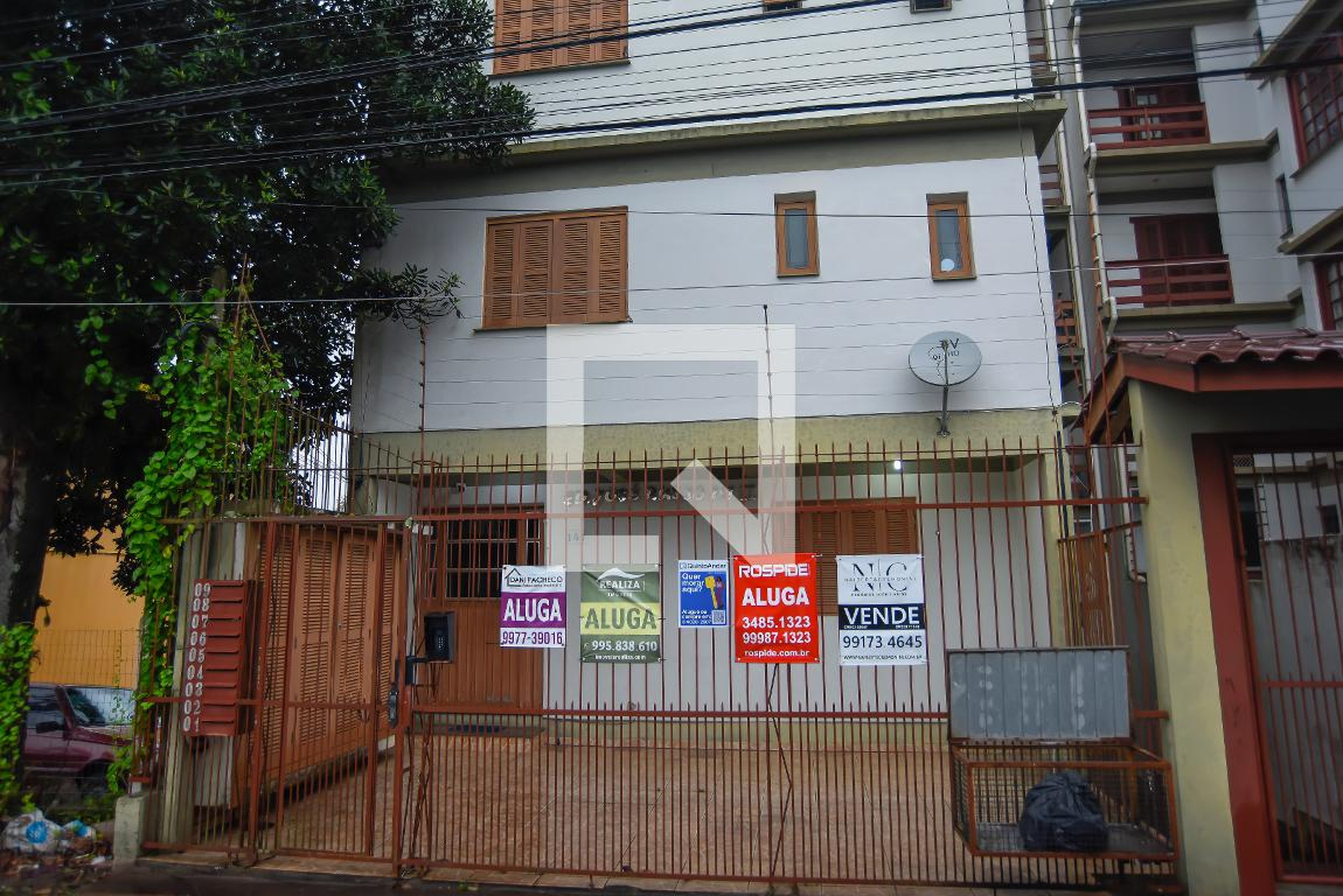 Fachada Condomínio em Rua Jorge Kalil Flores, 141
