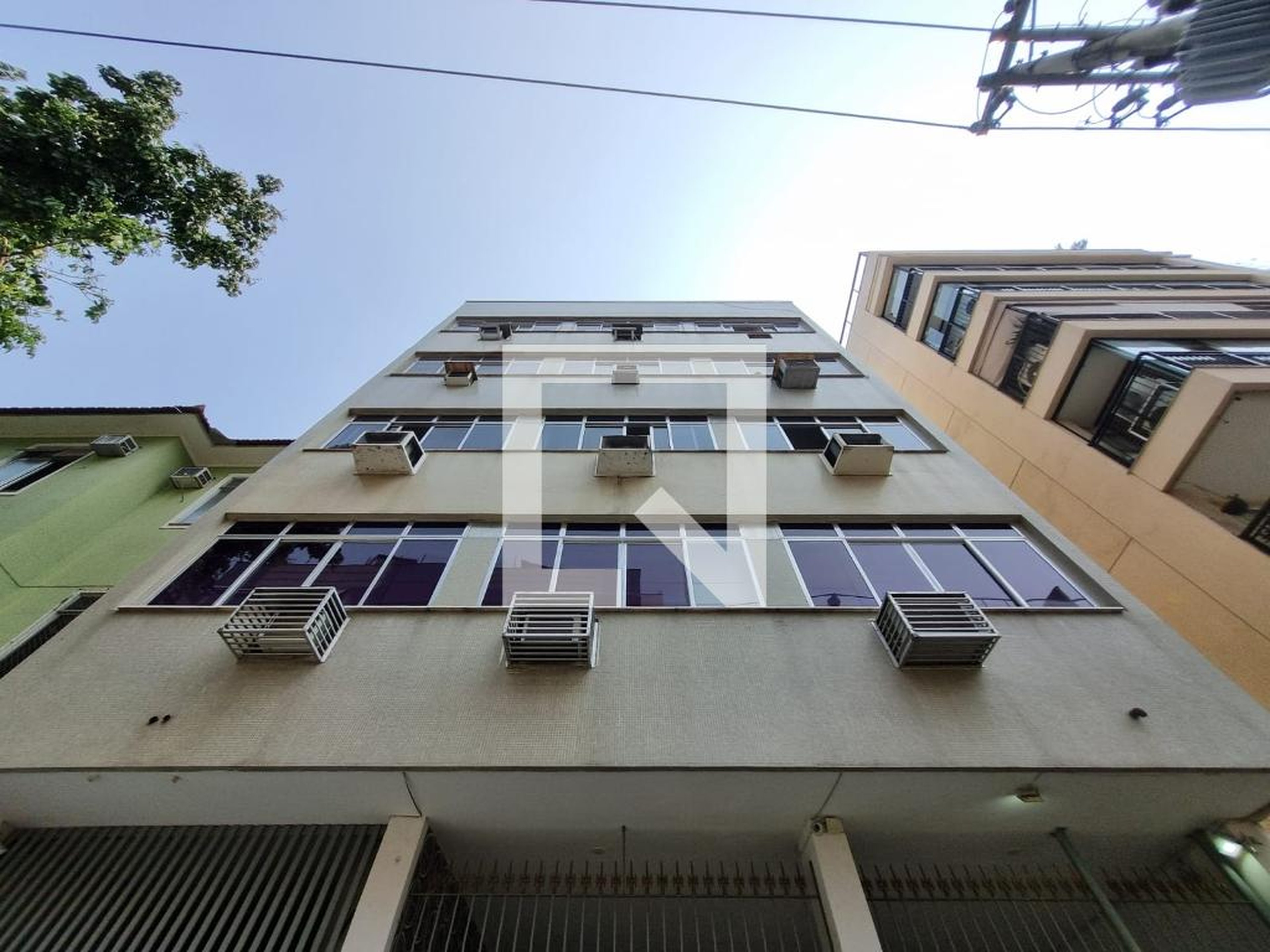 Fachada Condomínio em Rua Marquês de Valença, 81