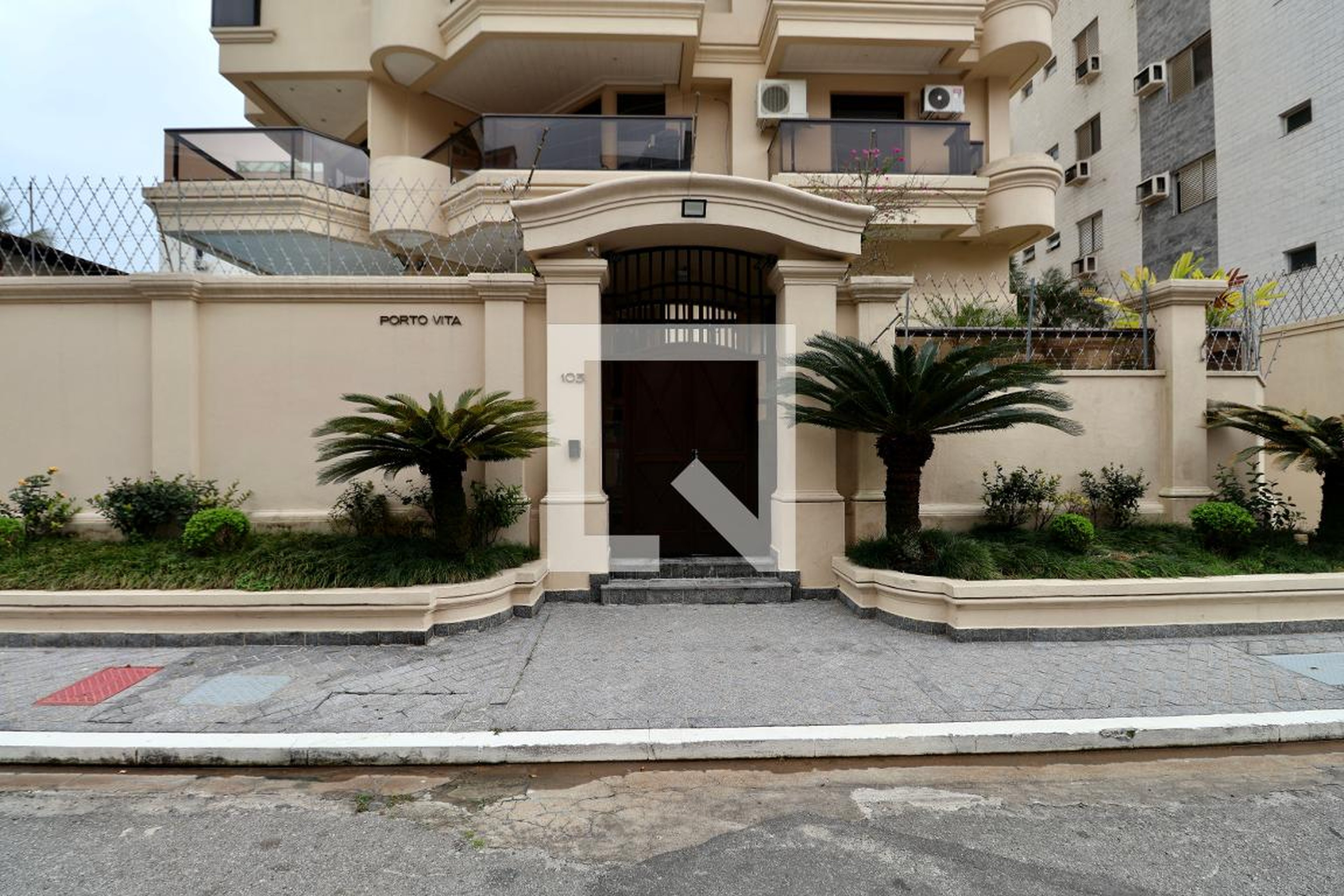 Fachada Condomínio em Rua Doutor Fernando Nascimento, 103