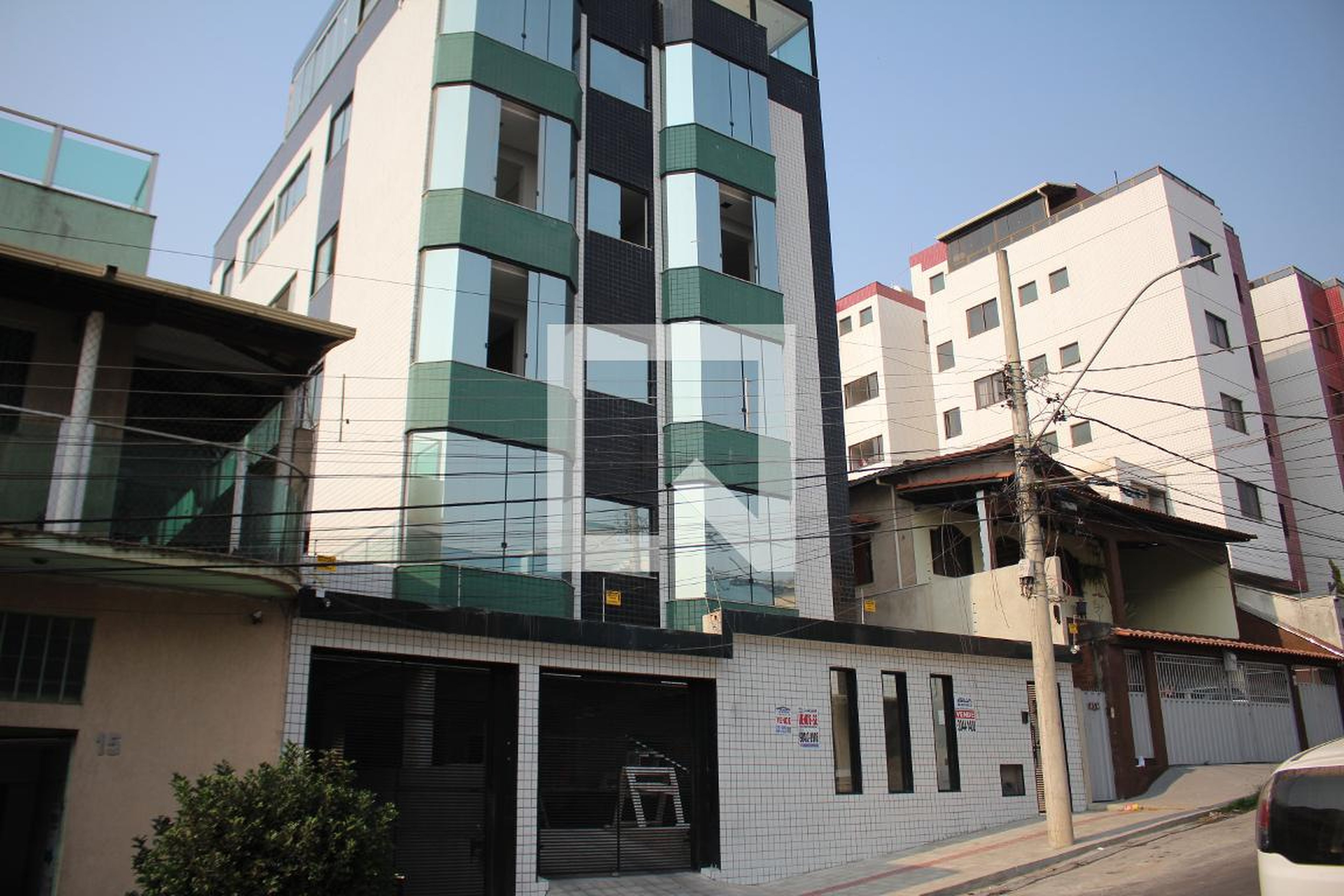 Fachada Condomínio em Rua Coronel Godofredo, 31