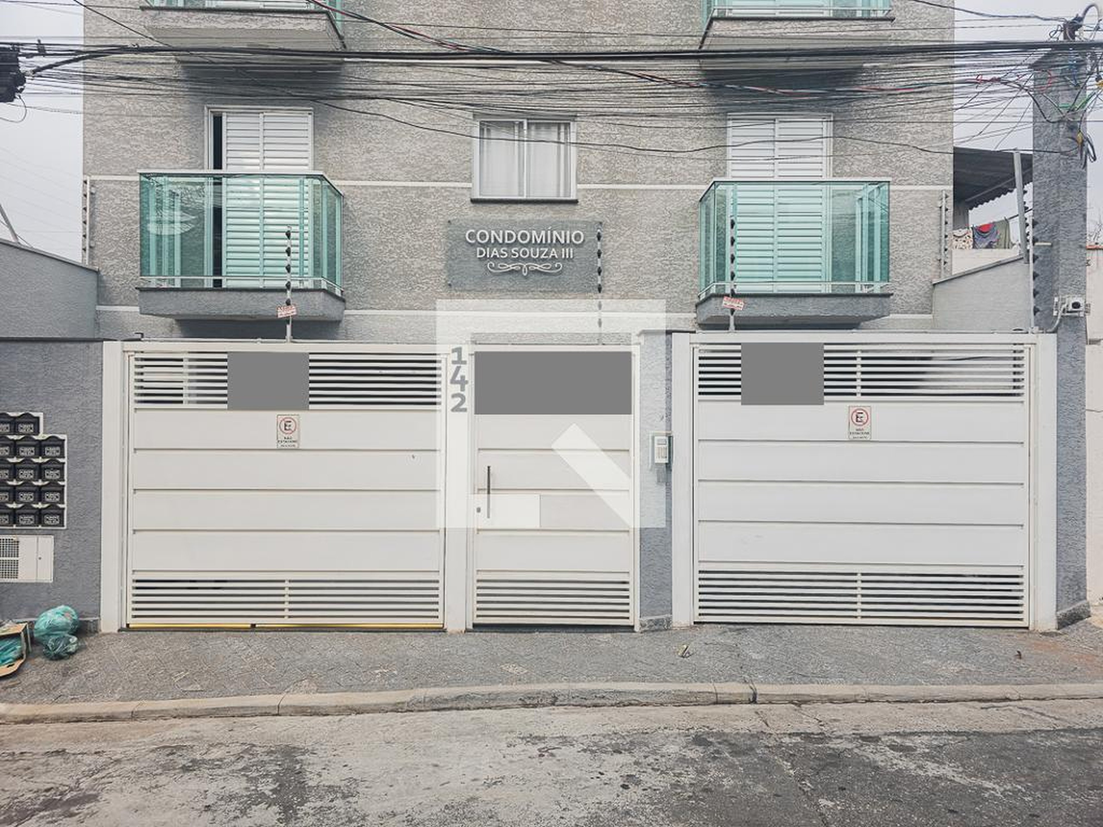 Fachada Condomínio em Rua Luís Pedroso, 142