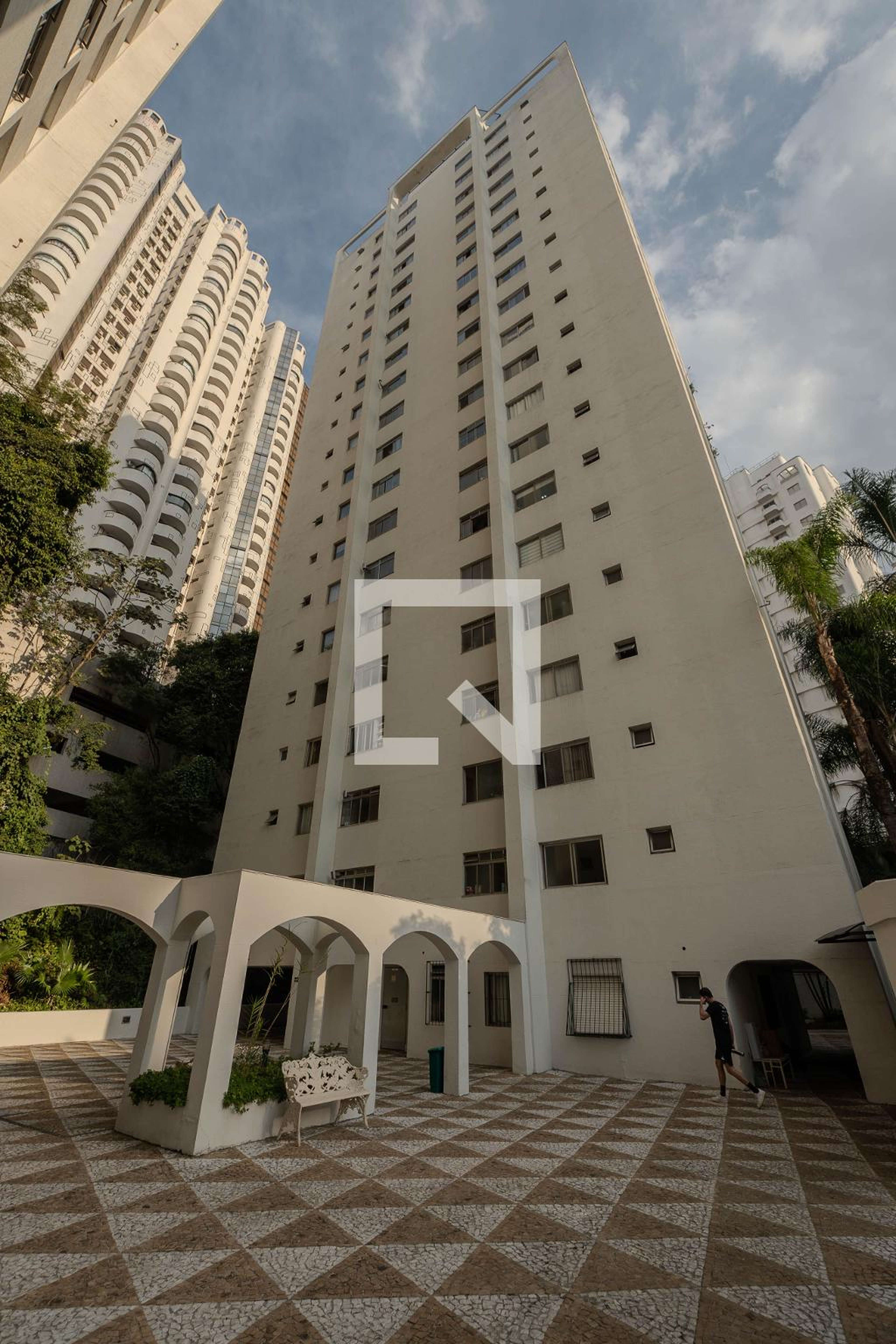 Fachada Condomínio em Rua Professor Picarolo, 129