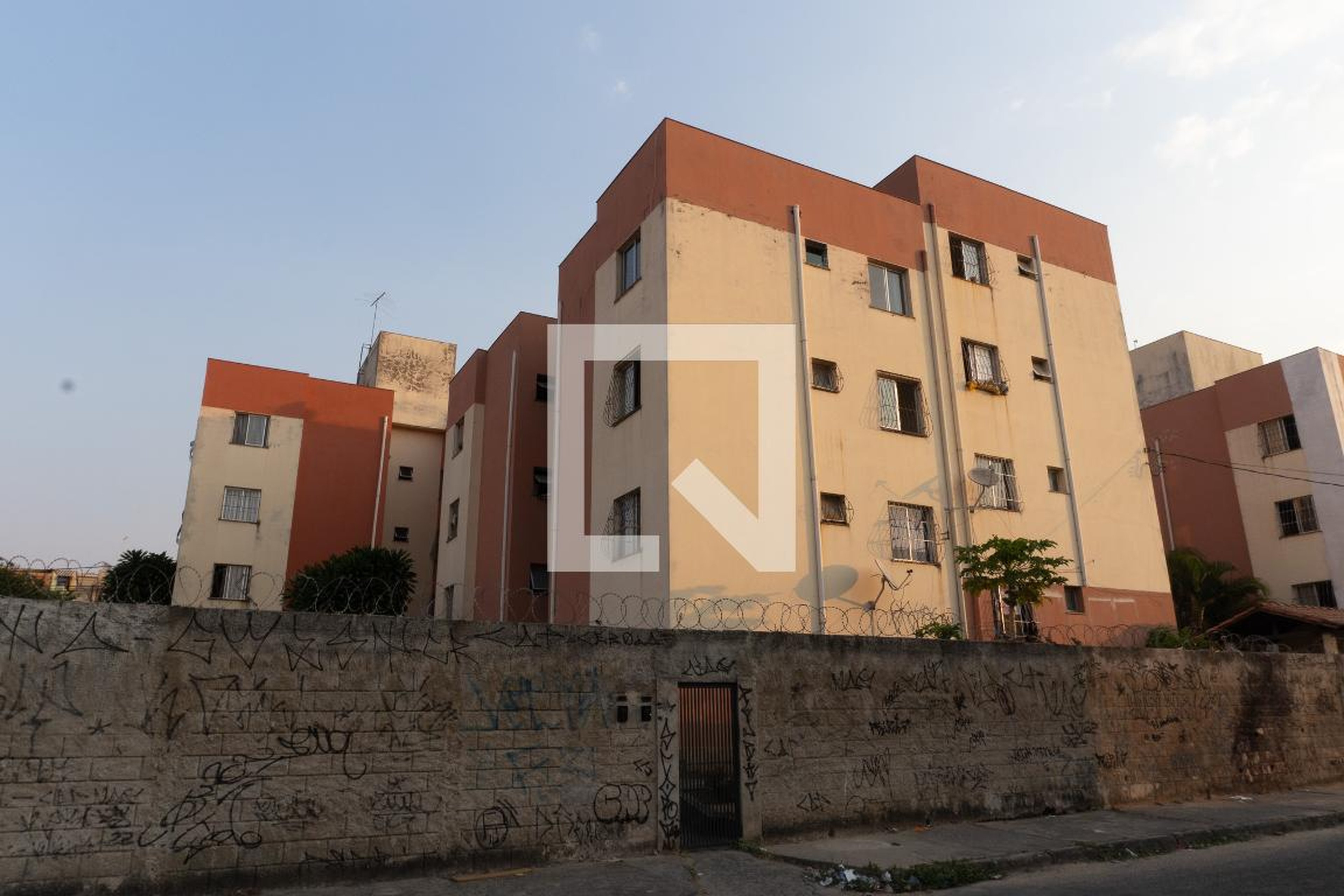 Fachada Condomínio em Rua Vinte E Dois, 105