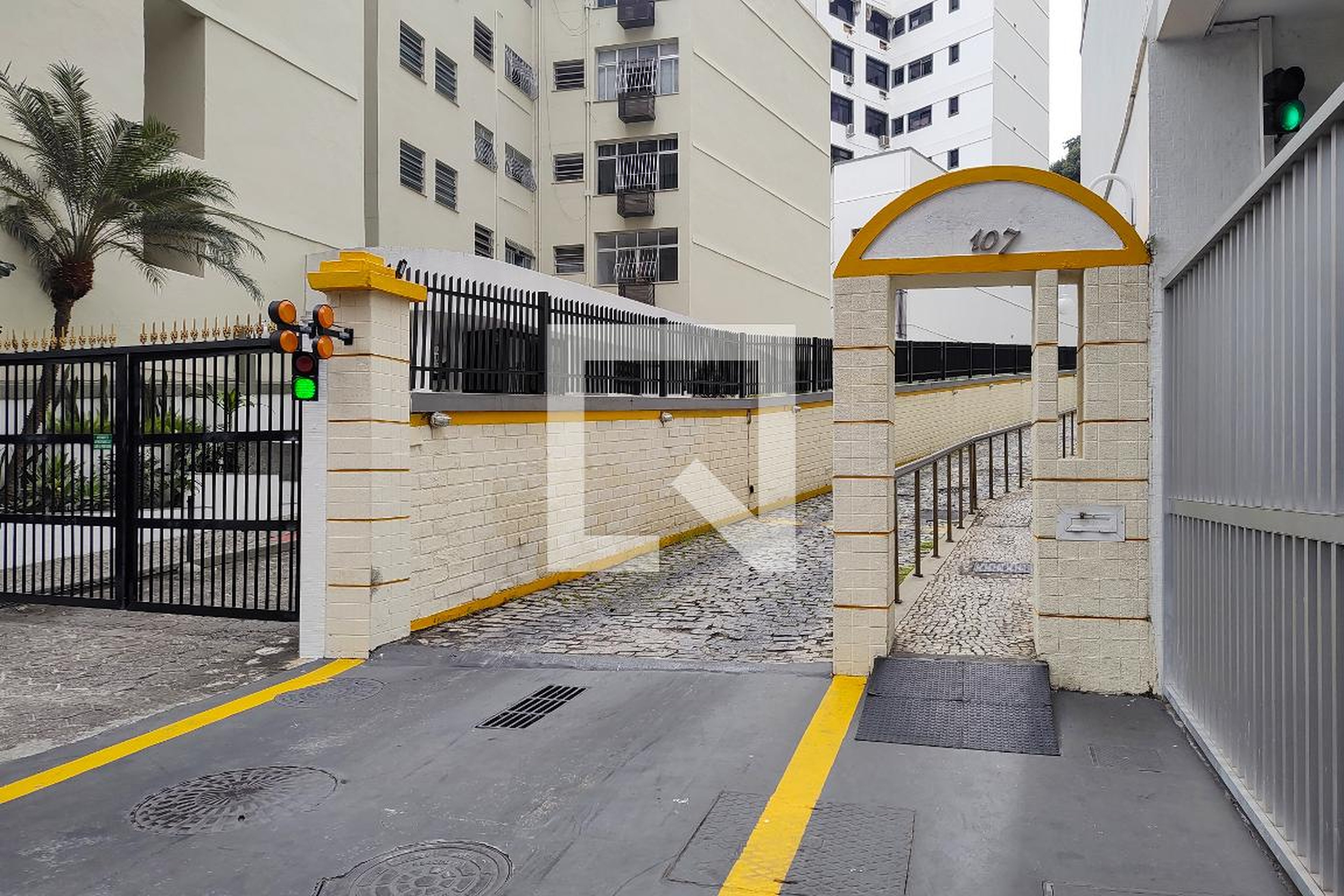 Fachada do Prédio Condomínio Barão de Cayru