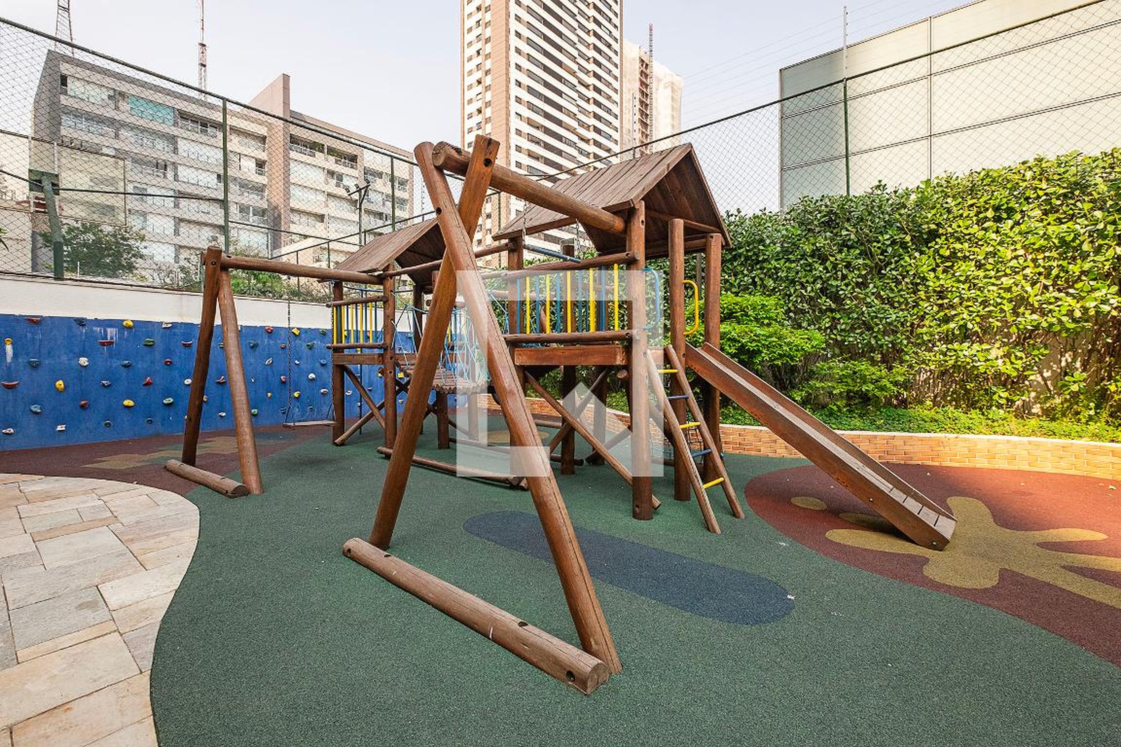 Playground - Open View Oscar Freire