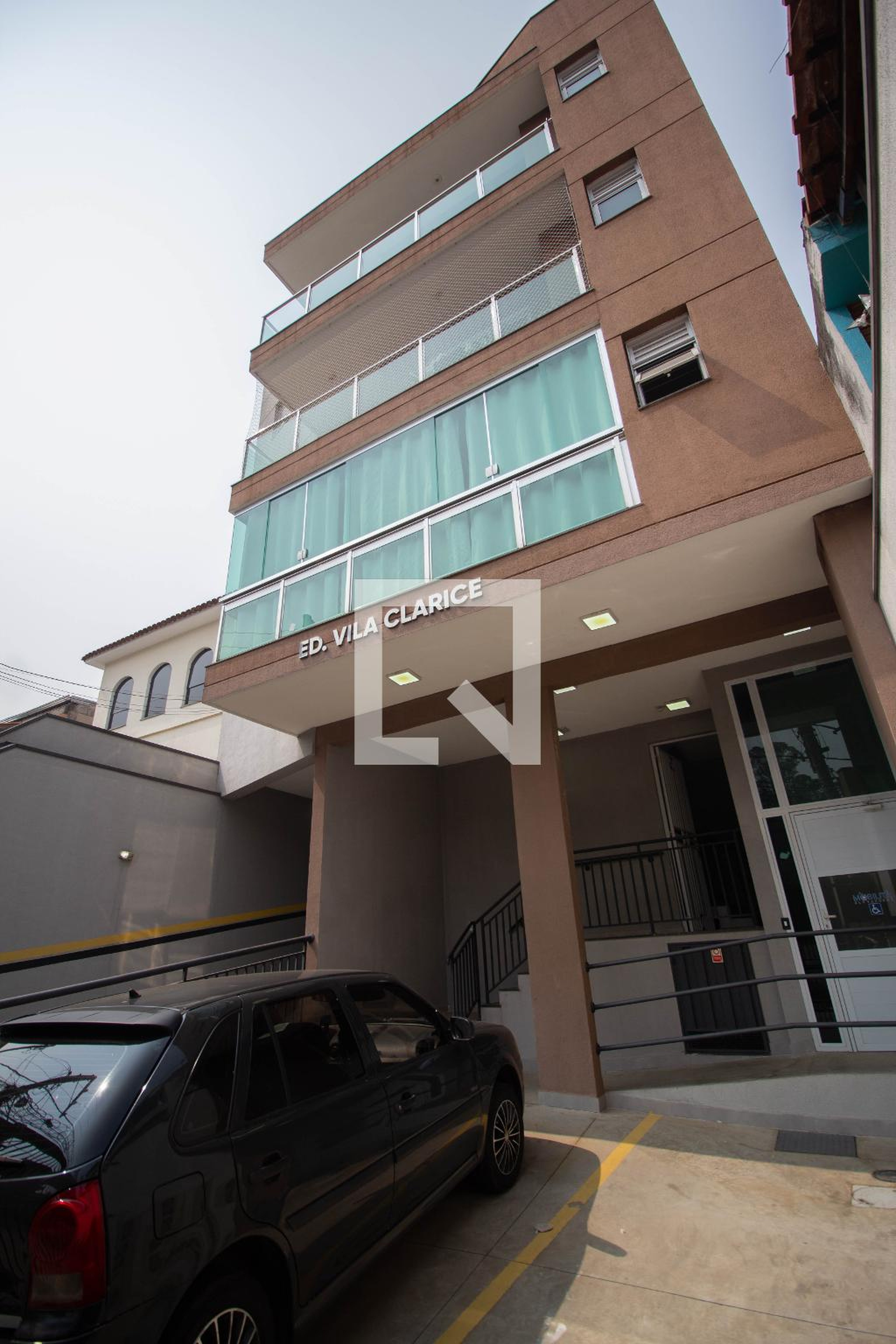 Fachada do Condomínio Condomínio em Avenida José Alves de Mira