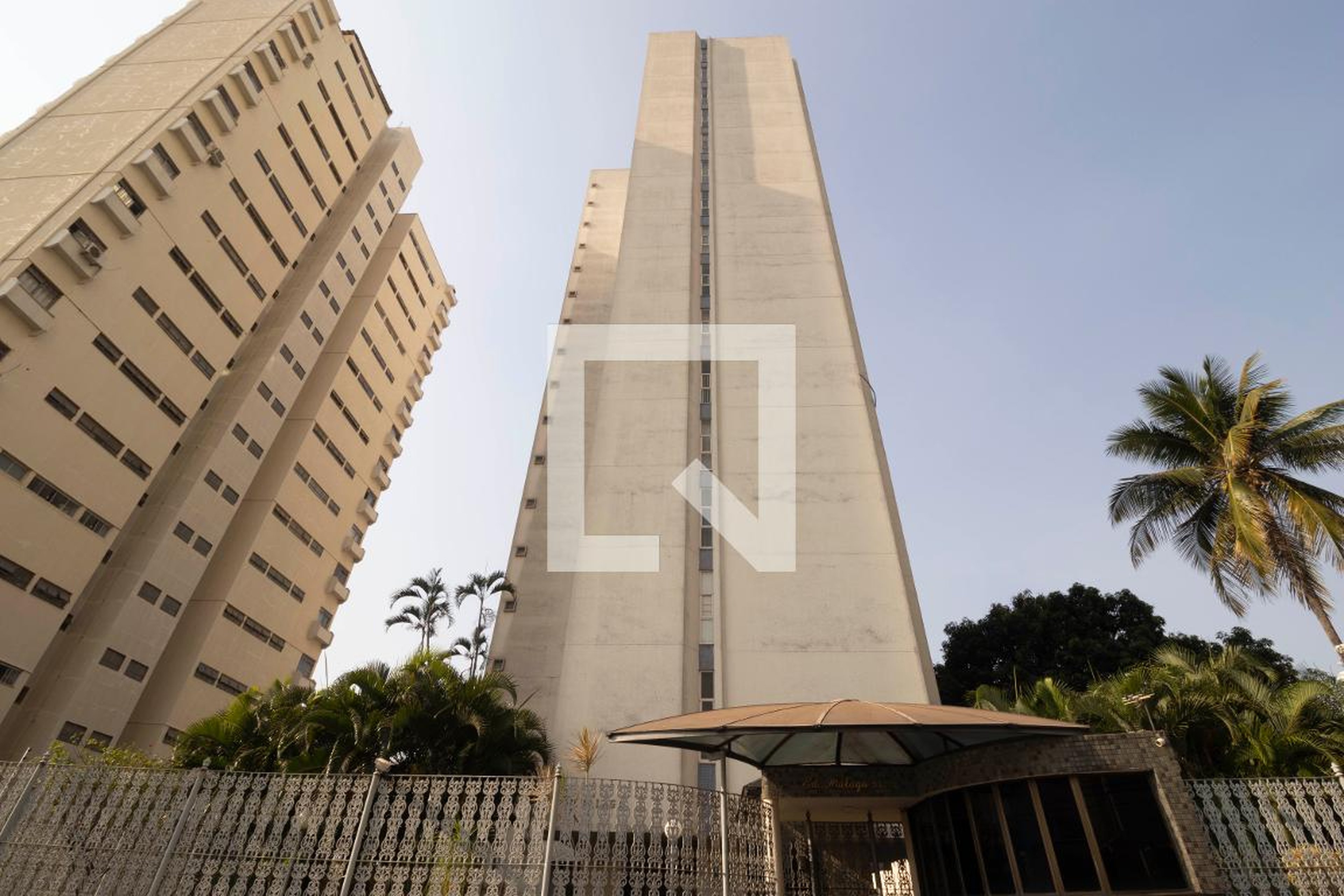 Fachada Condomínio em Rua 85-A, 53