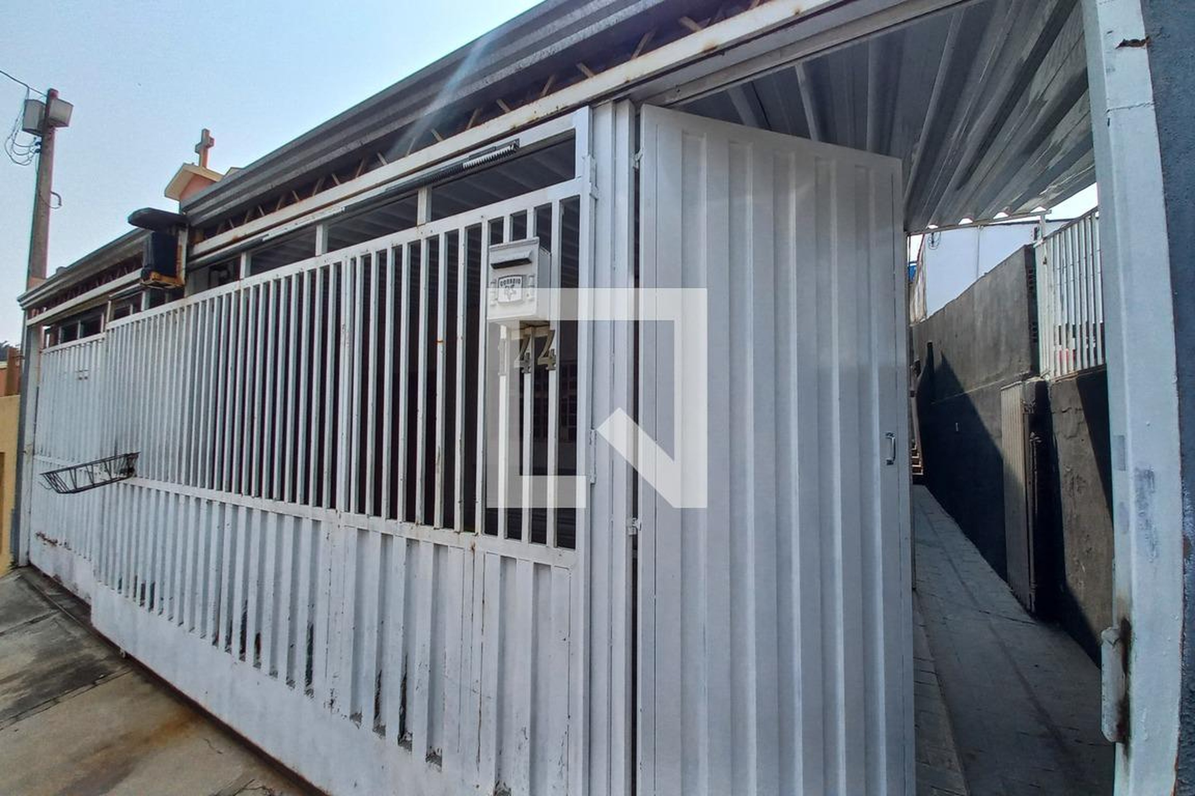 Fachada do Prédio Condomínio em Rua Madre Eduarda Shafers, 144