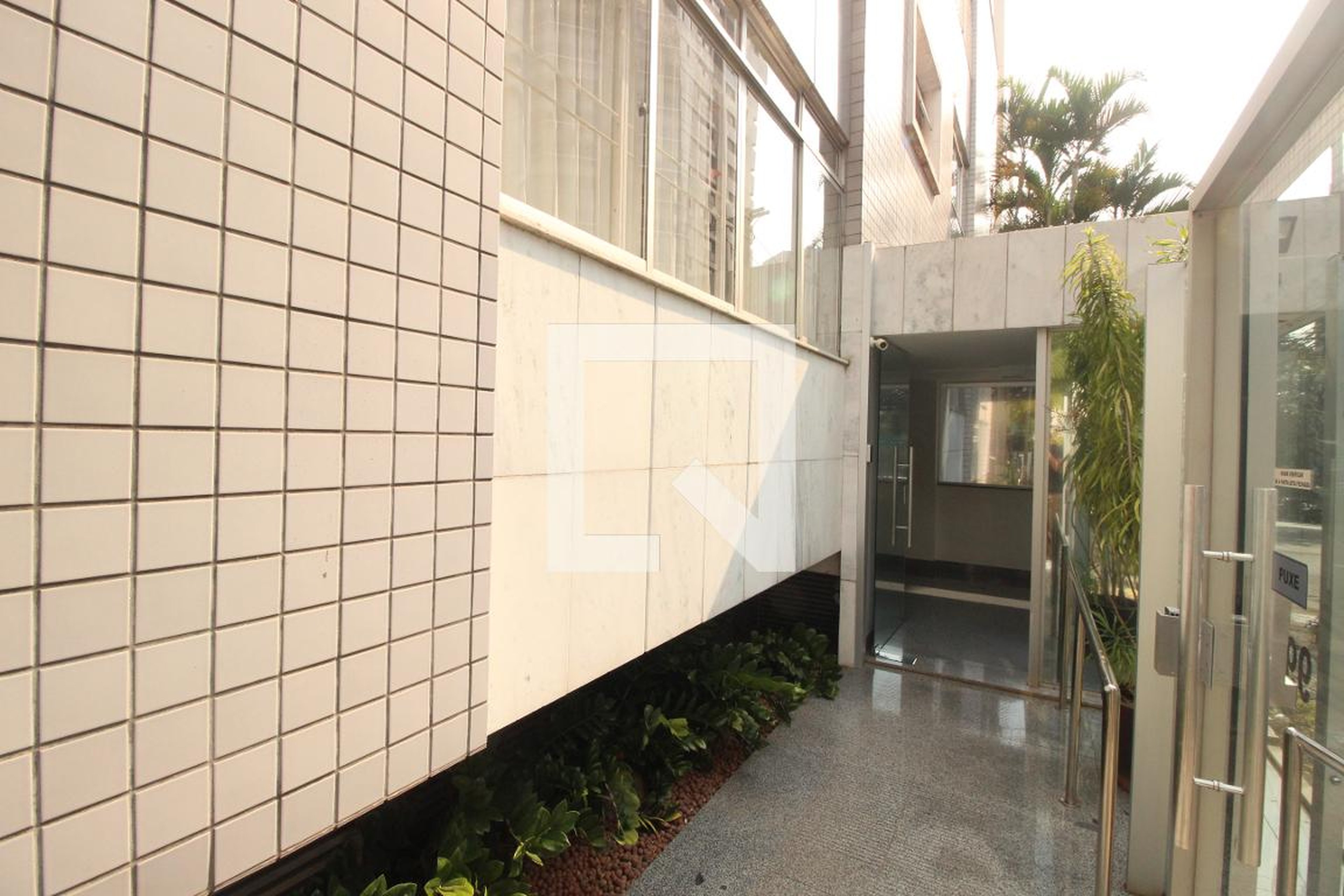 Entrada do prédio - Iwan Ferreira