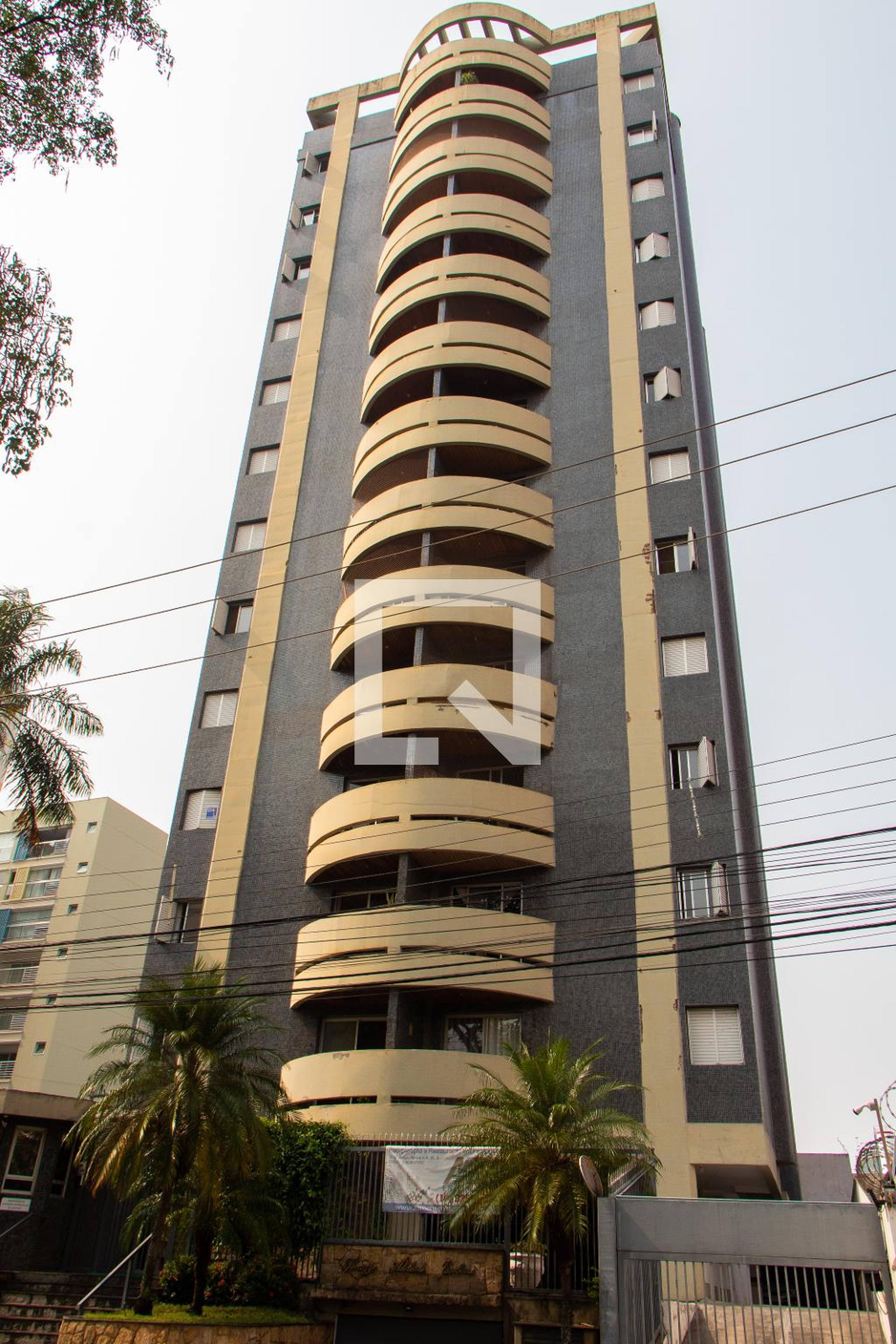 FACHADA Condomínio em Rua Duque de Caxias, 820