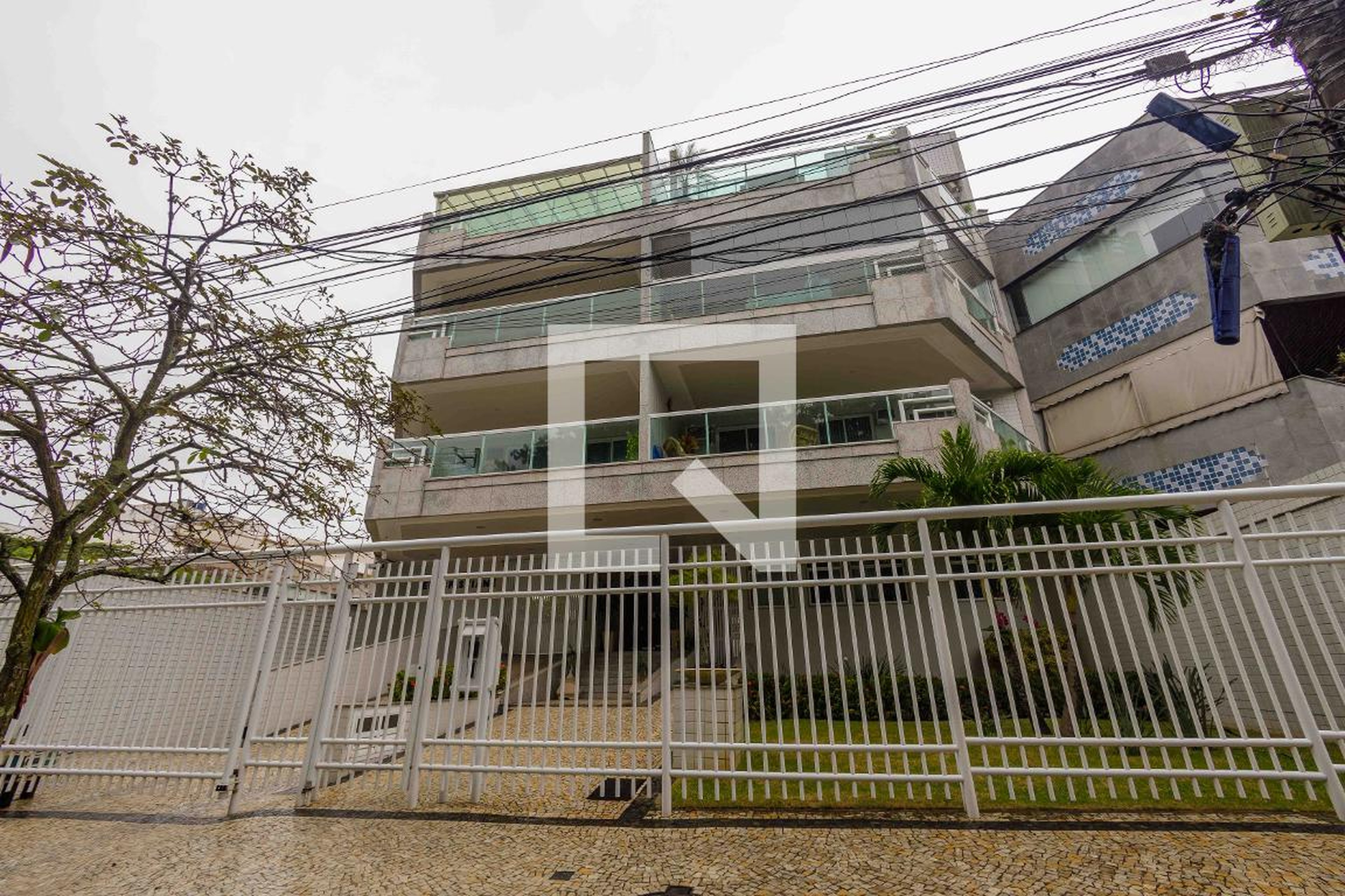 Fachada Condomínio em Praça Augusto Ruschi, 42