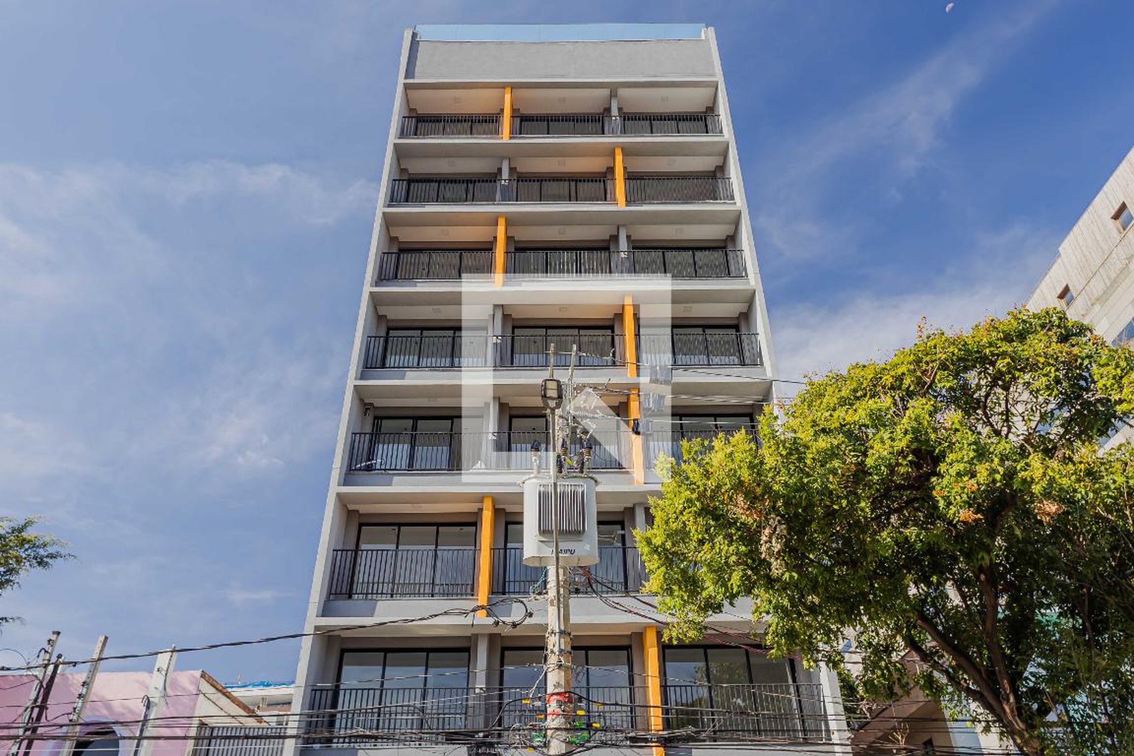 Fachada Condomínio em Rua Fradique Coutinho, 1172